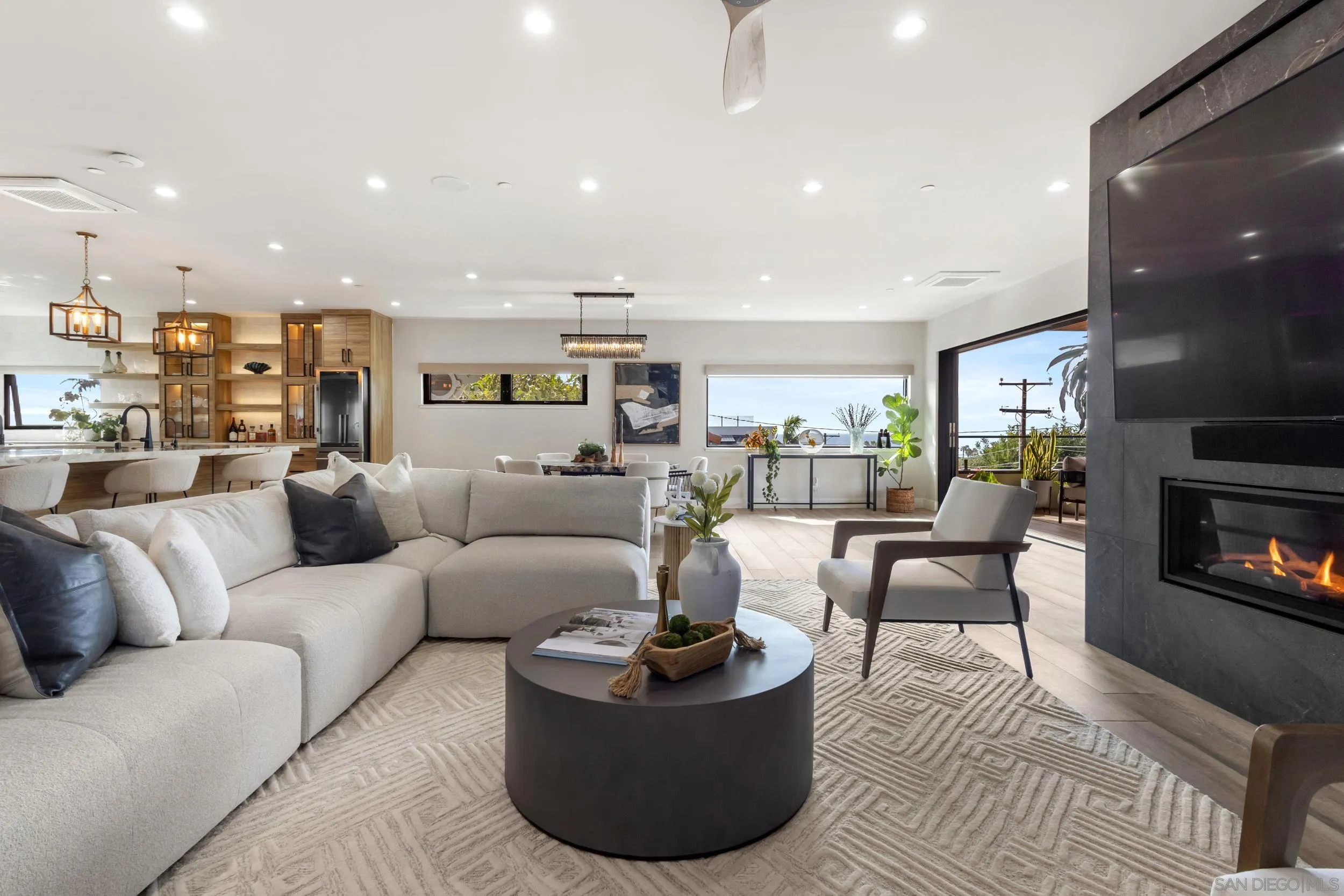 https://cdn.realtyfeed.com/cdn/127/260014227/272592fba5920fff6af56352476a211c.webp