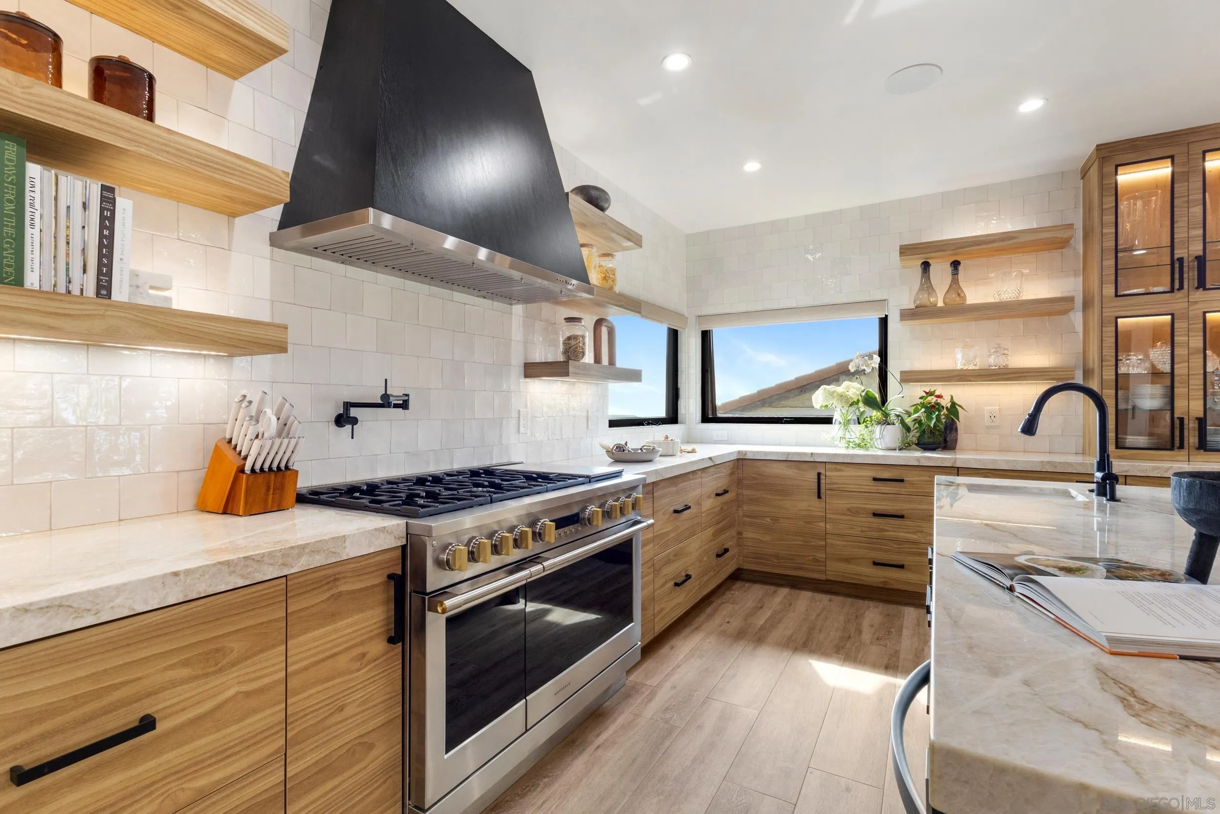 https://cdn.realtyfeed.com/cdn/127/260014227/304bc9d8020f78d78207e81f7361b2f2.webp