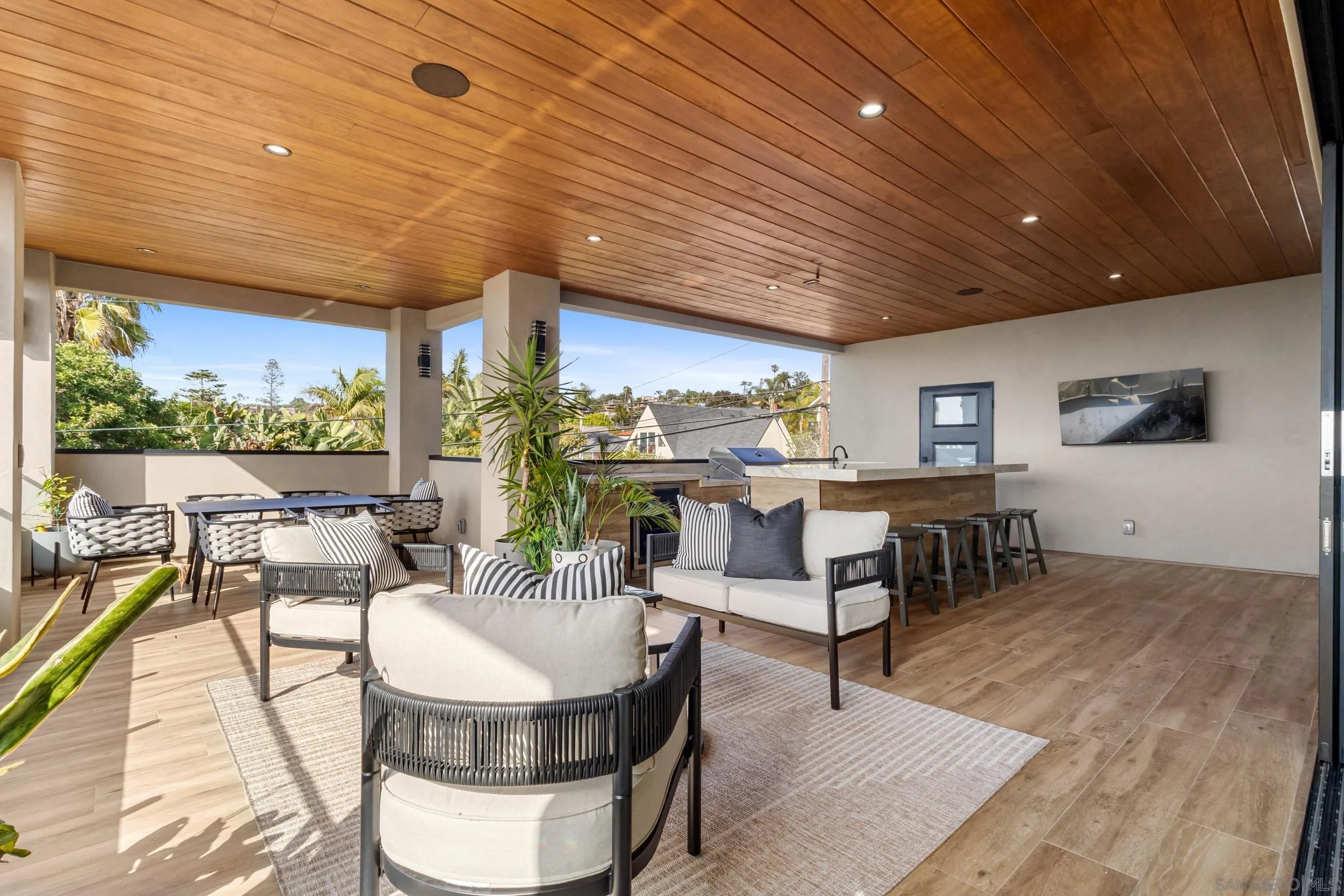 https://cdn.realtyfeed.com/cdn/127/260014227/5e8cefe8b91bbd81392a6ab2a68641b0.webp