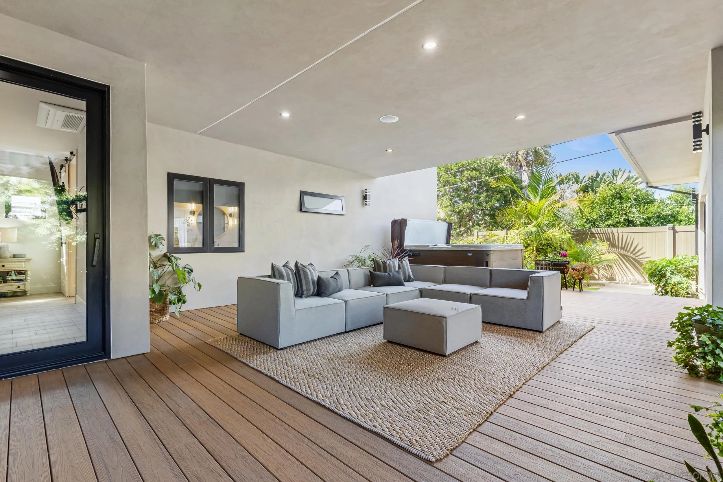 https://cdn.realtyfeed.com/cdn/127/260014227/5fcd1ff81961262dd74ad85e3d878dfd.webp