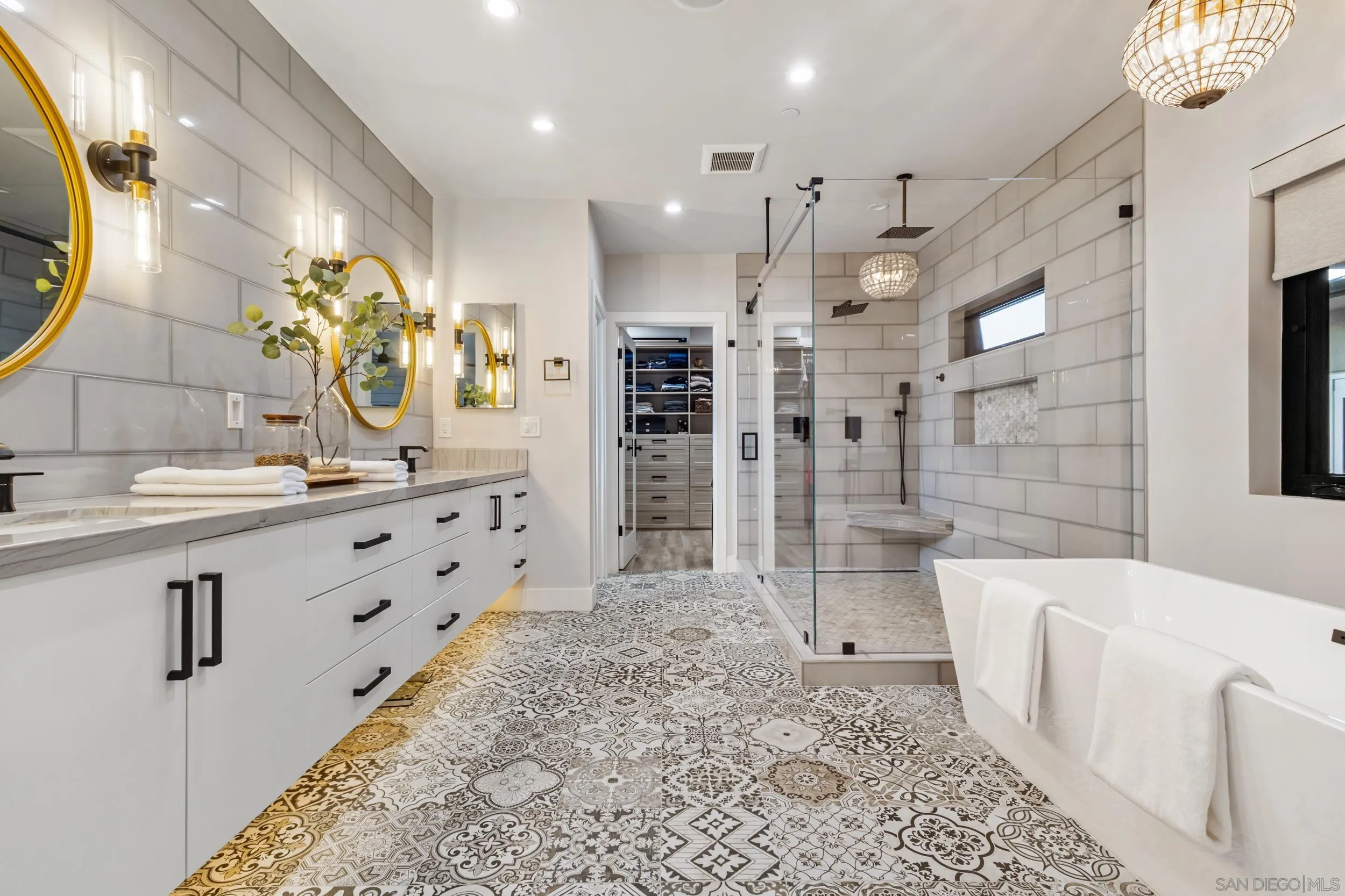 https://cdn.realtyfeed.com/cdn/127/260014227/77e2ff767b25522bbe0fa5a66e7250a8.webp