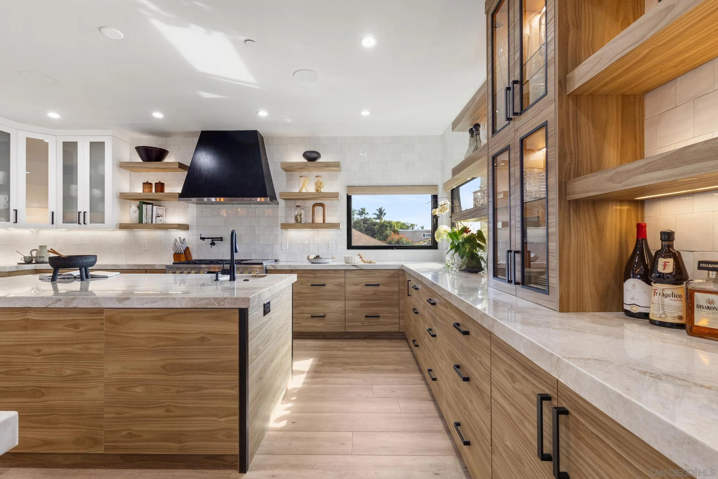 https://cdn.realtyfeed.com/cdn/127/260014227/87ad0895b3cdf32fae114fc816d2efb5.webp