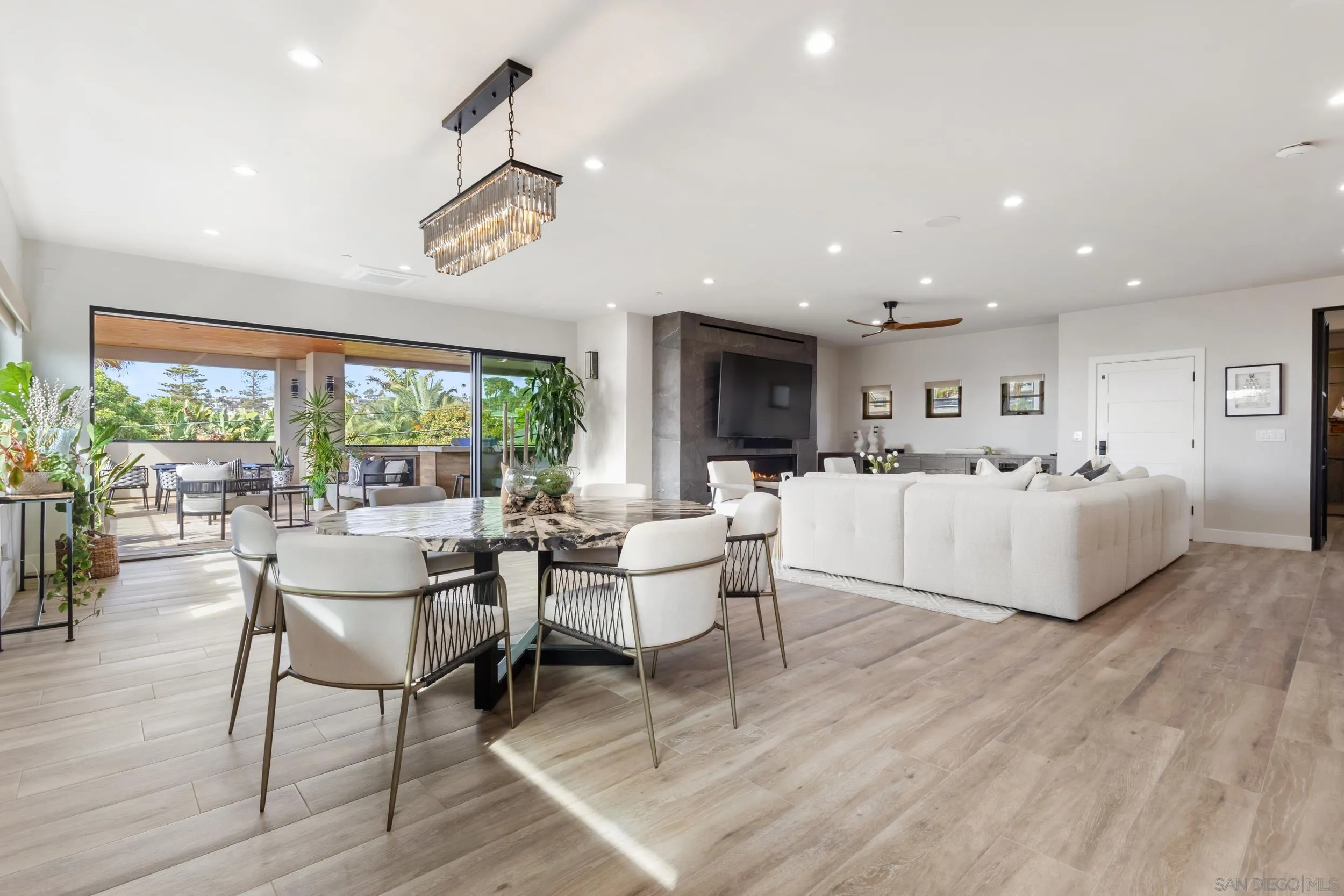 https://cdn.realtyfeed.com/cdn/127/260014227/8c45cf00cbdaa5f5735a37f7c5ee38da.webp