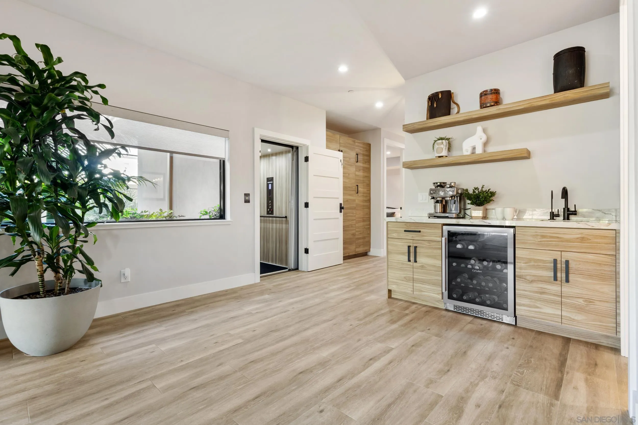 https://cdn.realtyfeed.com/cdn/127/260014227/908eed4a22fb0caddeaf42c7534c6d58.webp
