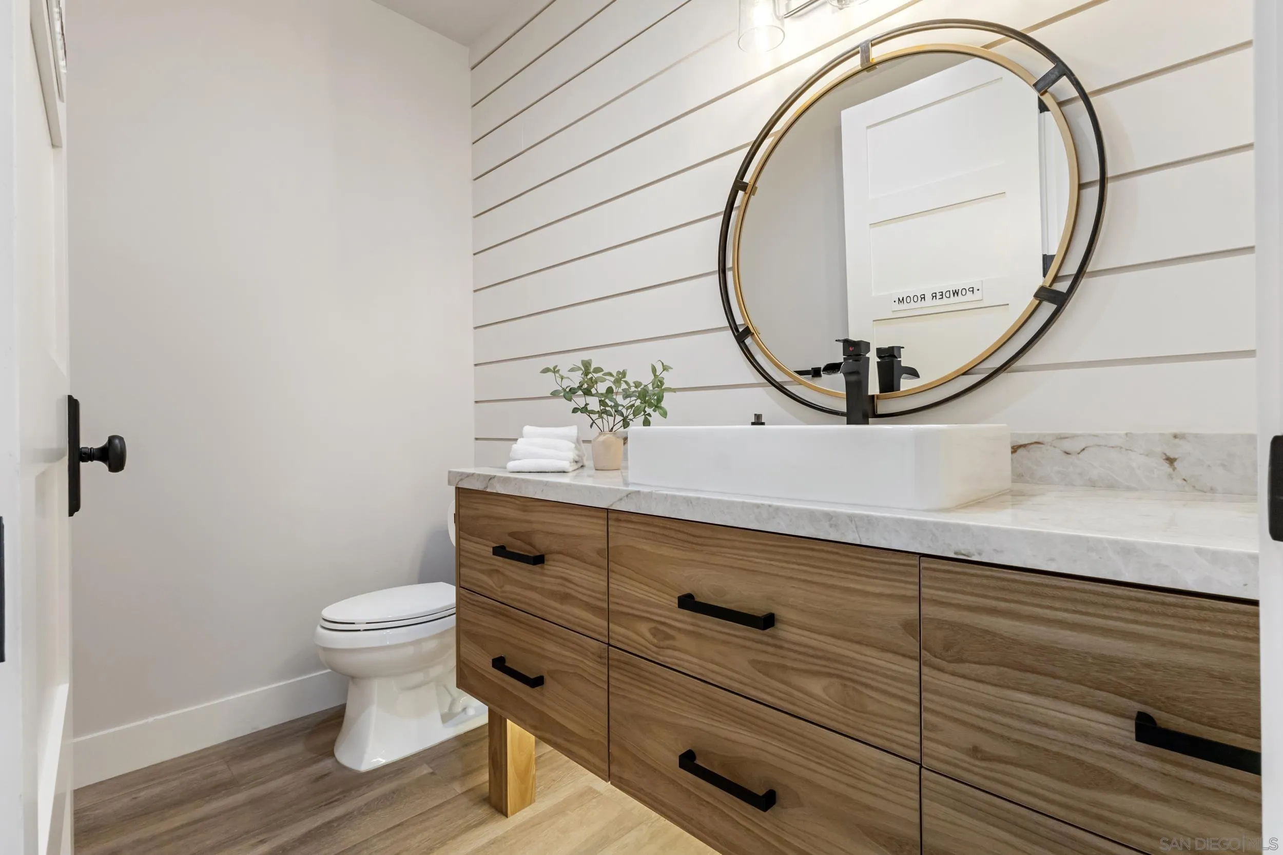 https://cdn.realtyfeed.com/cdn/127/260014227/ca817f3ef32aed1138911eab9c1f40a6.webp