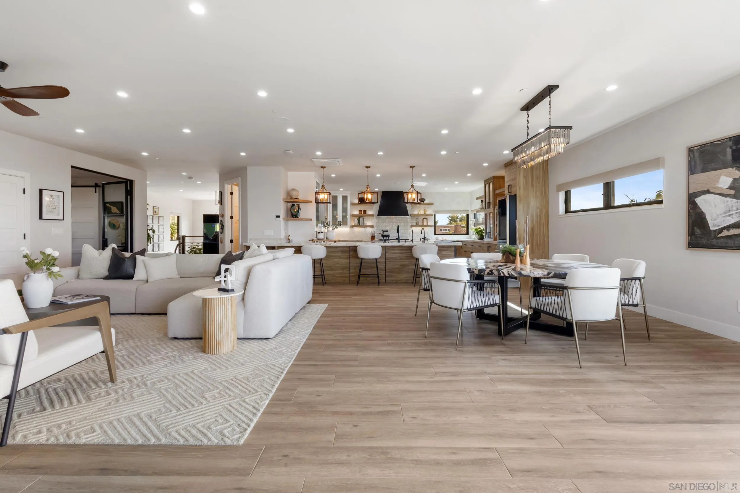 https://cdn.realtyfeed.com/cdn/127/260014227/d2a41d0809517693b42729b629b618b4.webp