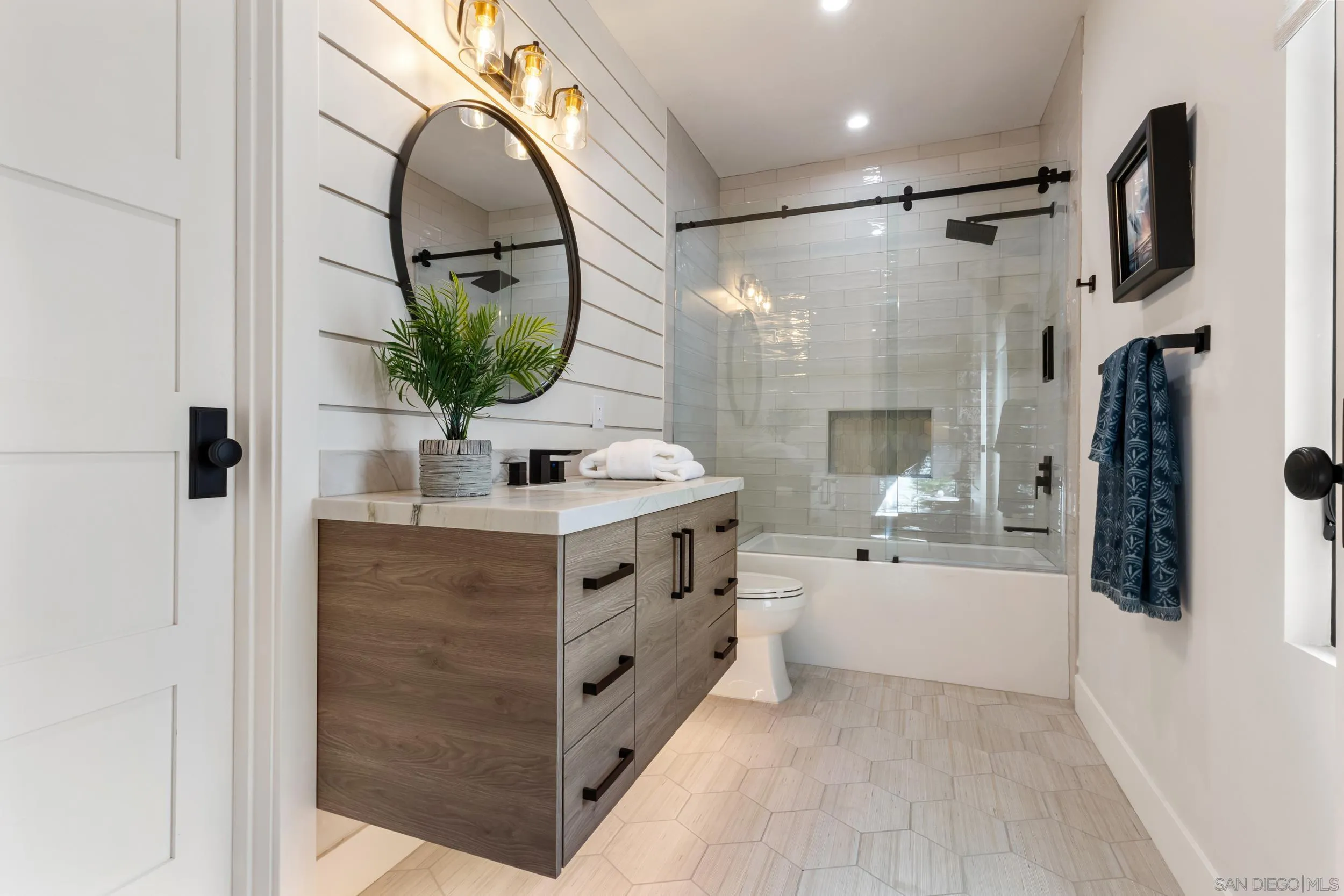https://cdn.realtyfeed.com/cdn/127/260014227/e490cb4ad639b3c4aeb73ba586db3cb8.webp