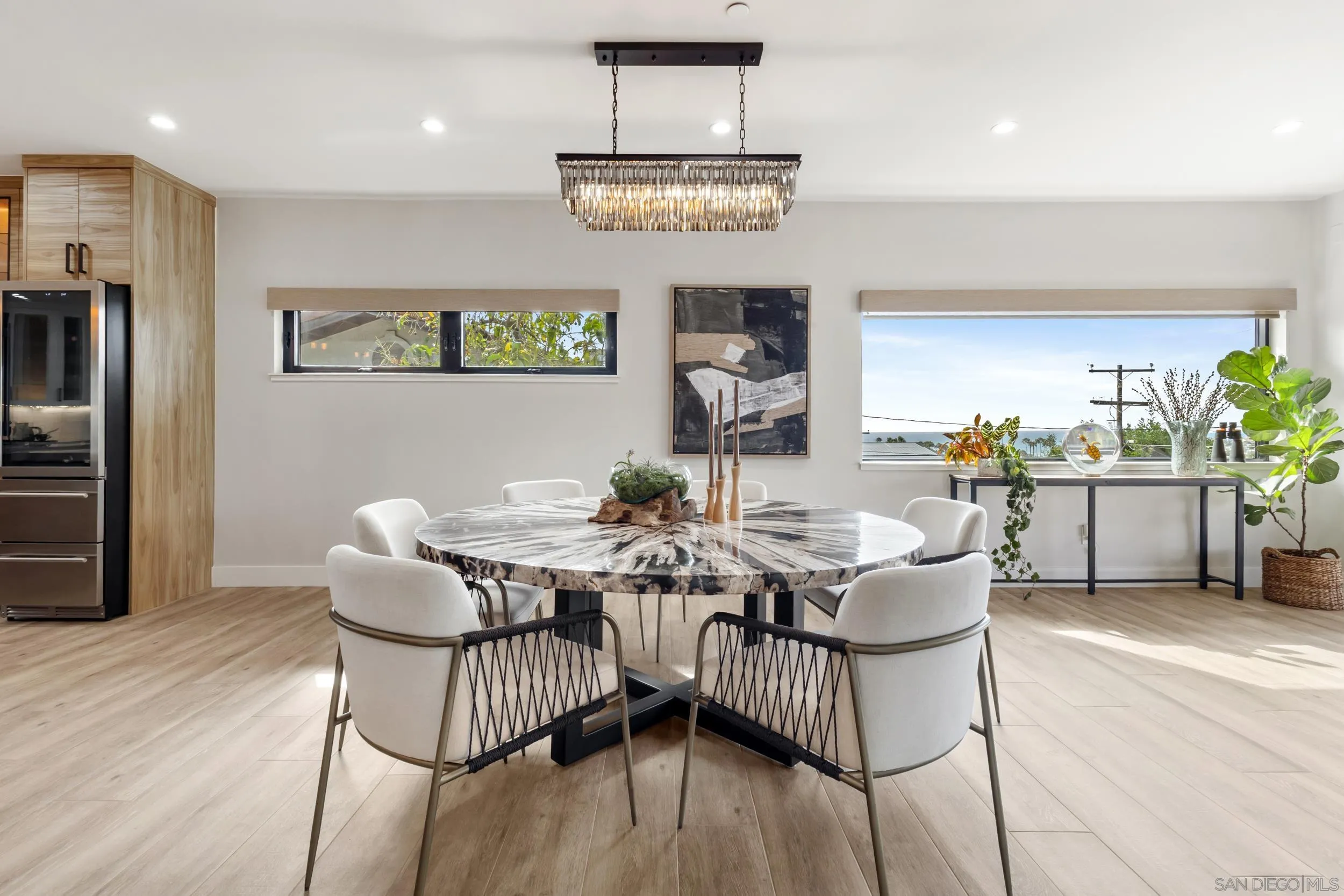 https://cdn.realtyfeed.com/cdn/127/260014227/f6bb608f815932317a4652ee3561cb9f.webp