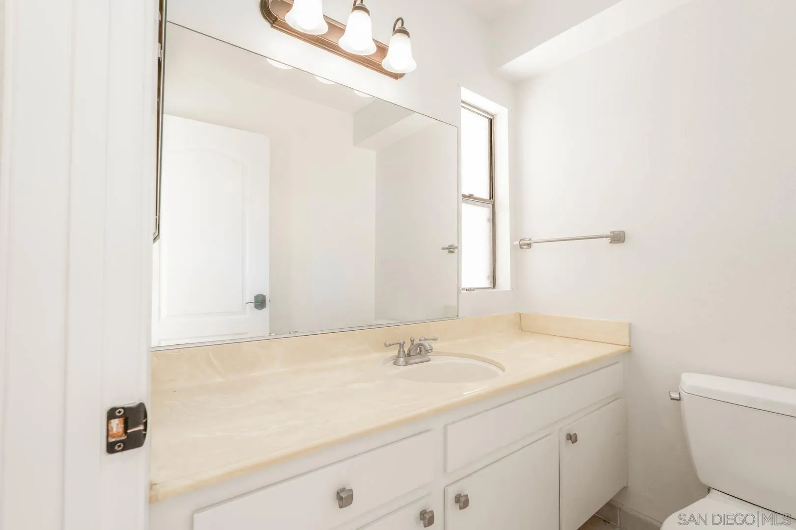 https://cdn.realtyfeed.com/cdn/127/260014233/1e1cb83113ba4f6e036797dd16d0516a.webp