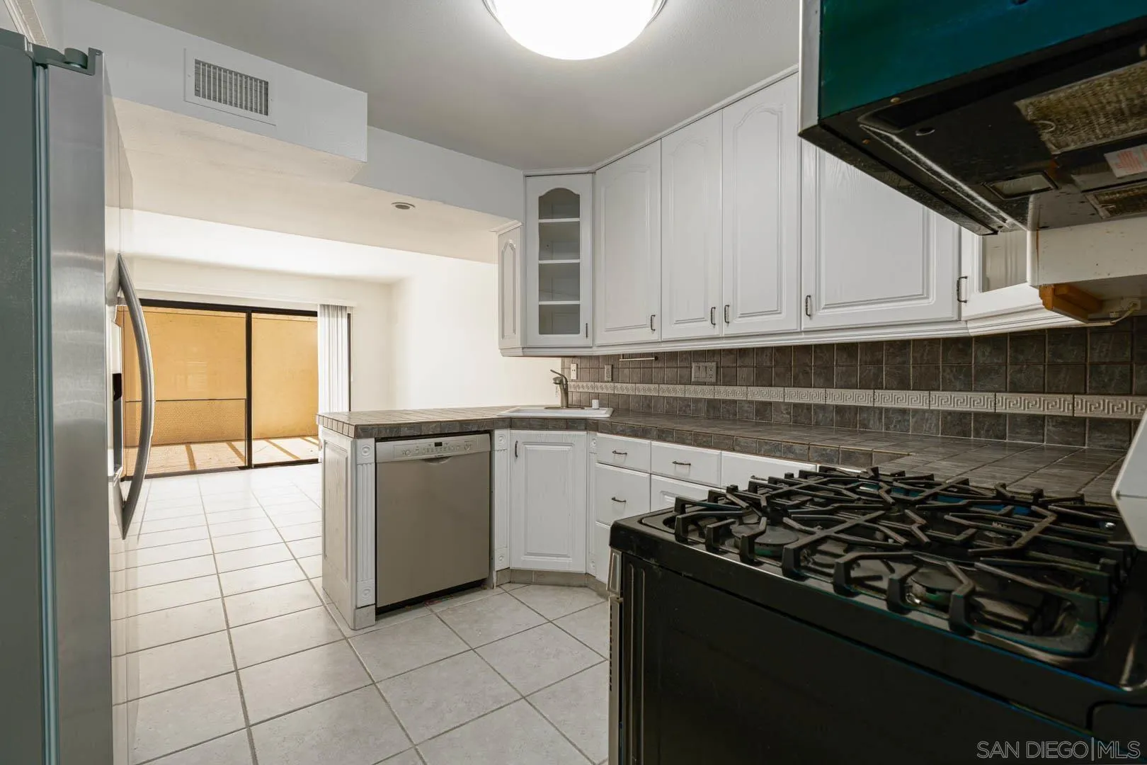 https://cdn.realtyfeed.com/cdn/127/260014233/6ab335eb5657a70583e349f7678fbbea.webp