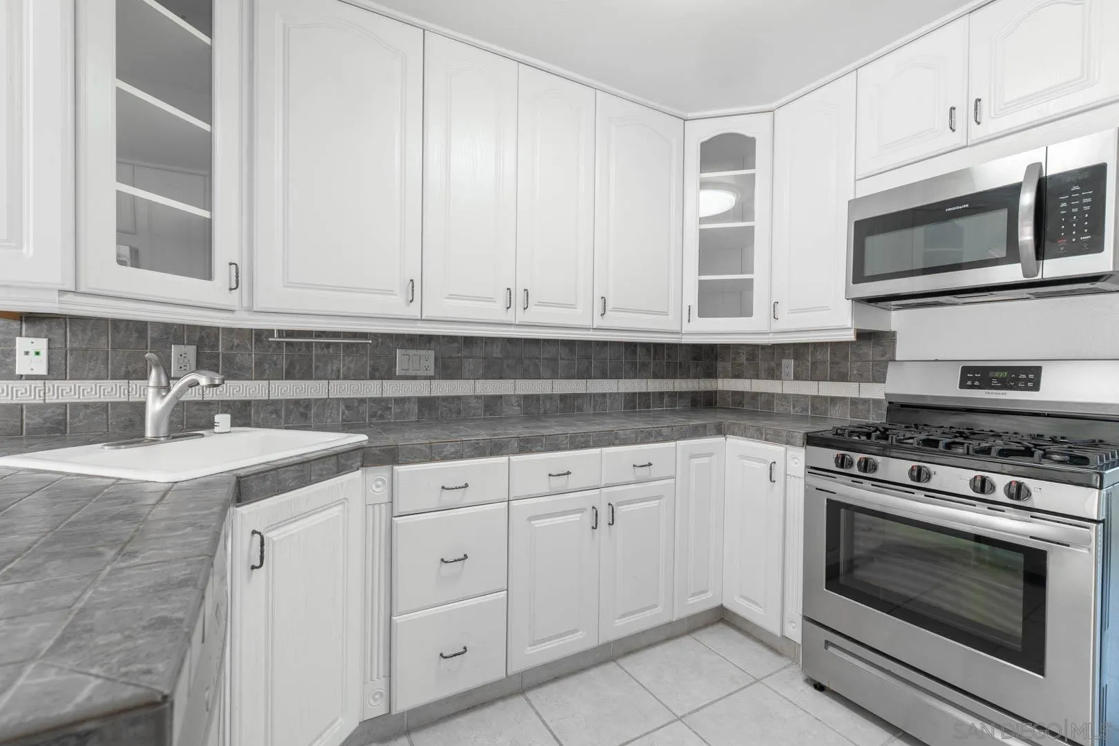 https://cdn.realtyfeed.com/cdn/127/260014233/75be4d00aa87fd7fbee3b421ba4bb927.webp
