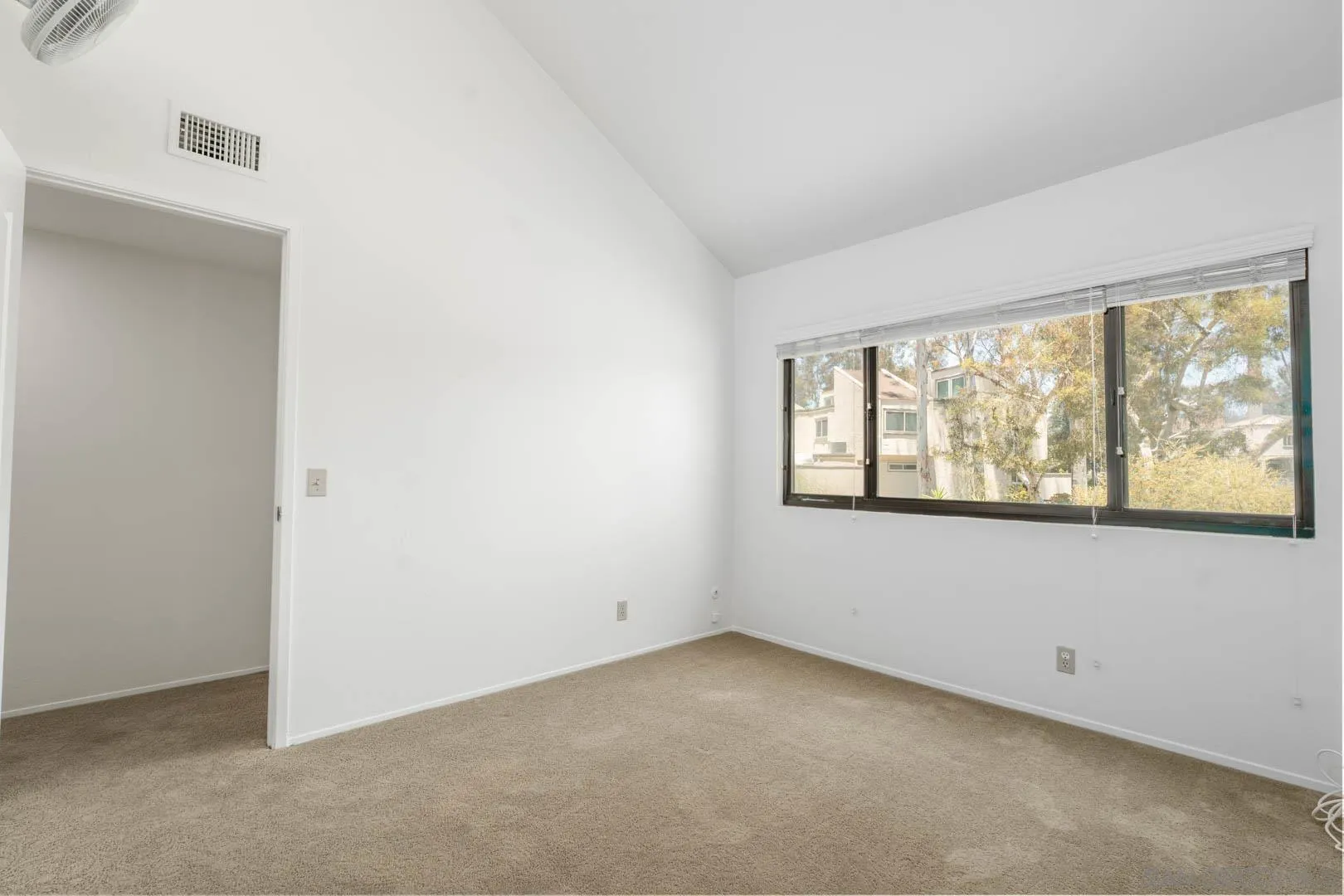 https://cdn.realtyfeed.com/cdn/127/260014233/8134017b336af87b84fc11d6a145c401.webp