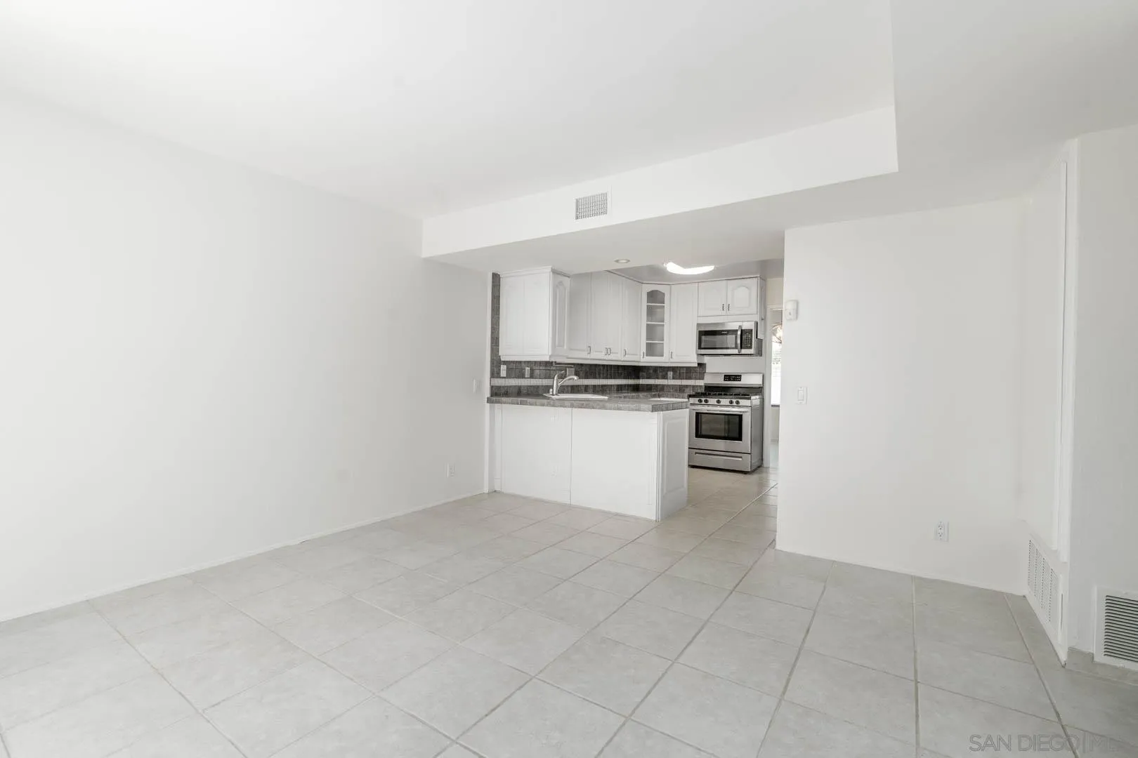 https://cdn.realtyfeed.com/cdn/127/260014233/9e8caa1bf55c2c58c2cc2b556a1fb088.webp