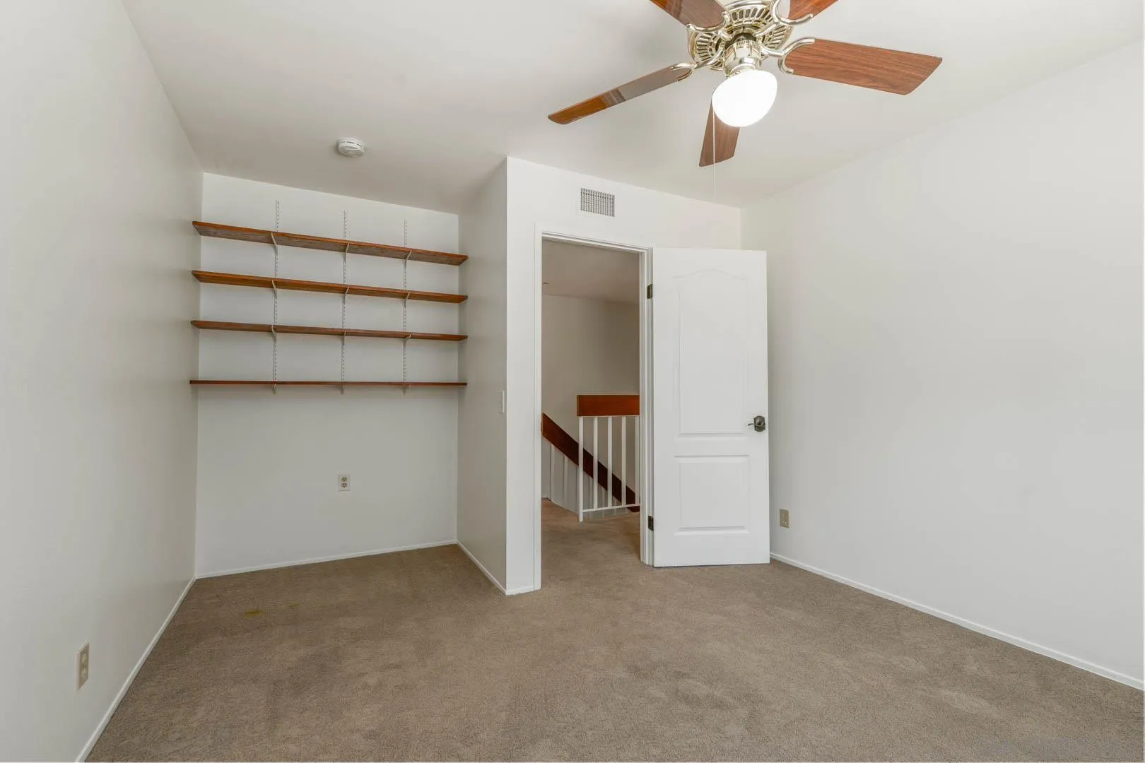 https://cdn.realtyfeed.com/cdn/127/260014233/ce2fdc2fd95af43326442ff18cb51c58.webp