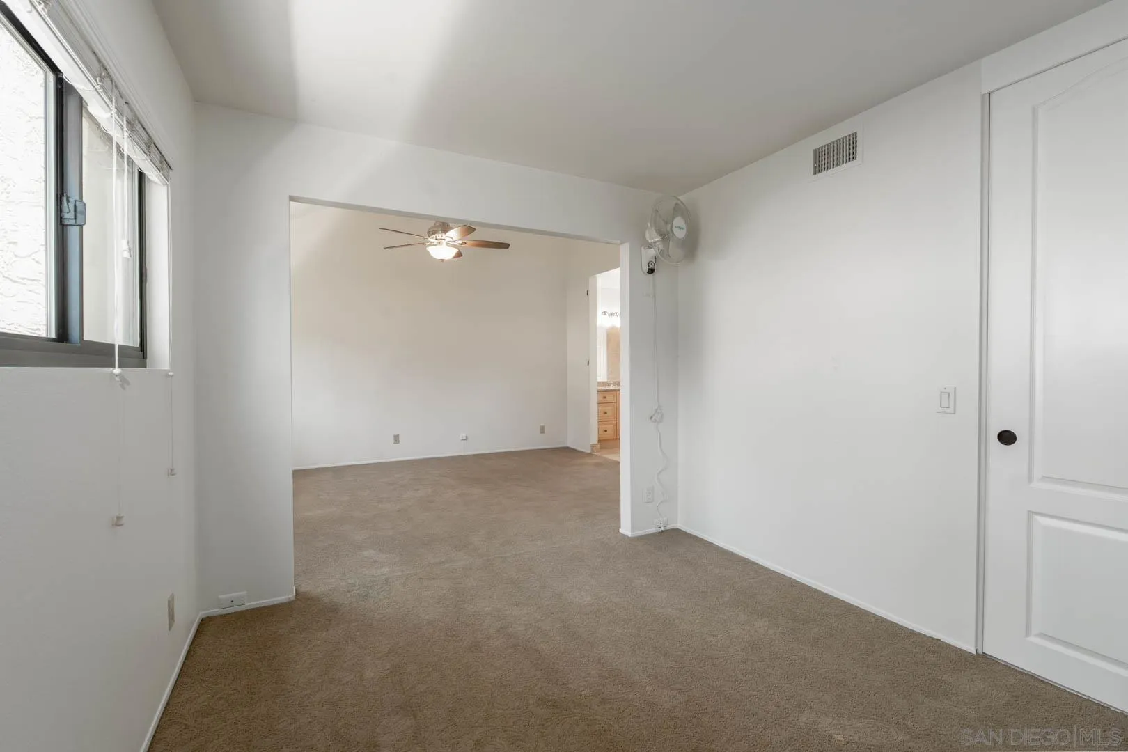 https://cdn.realtyfeed.com/cdn/127/260014233/d69519bbc14ca91adad58c0194c287ae.webp
