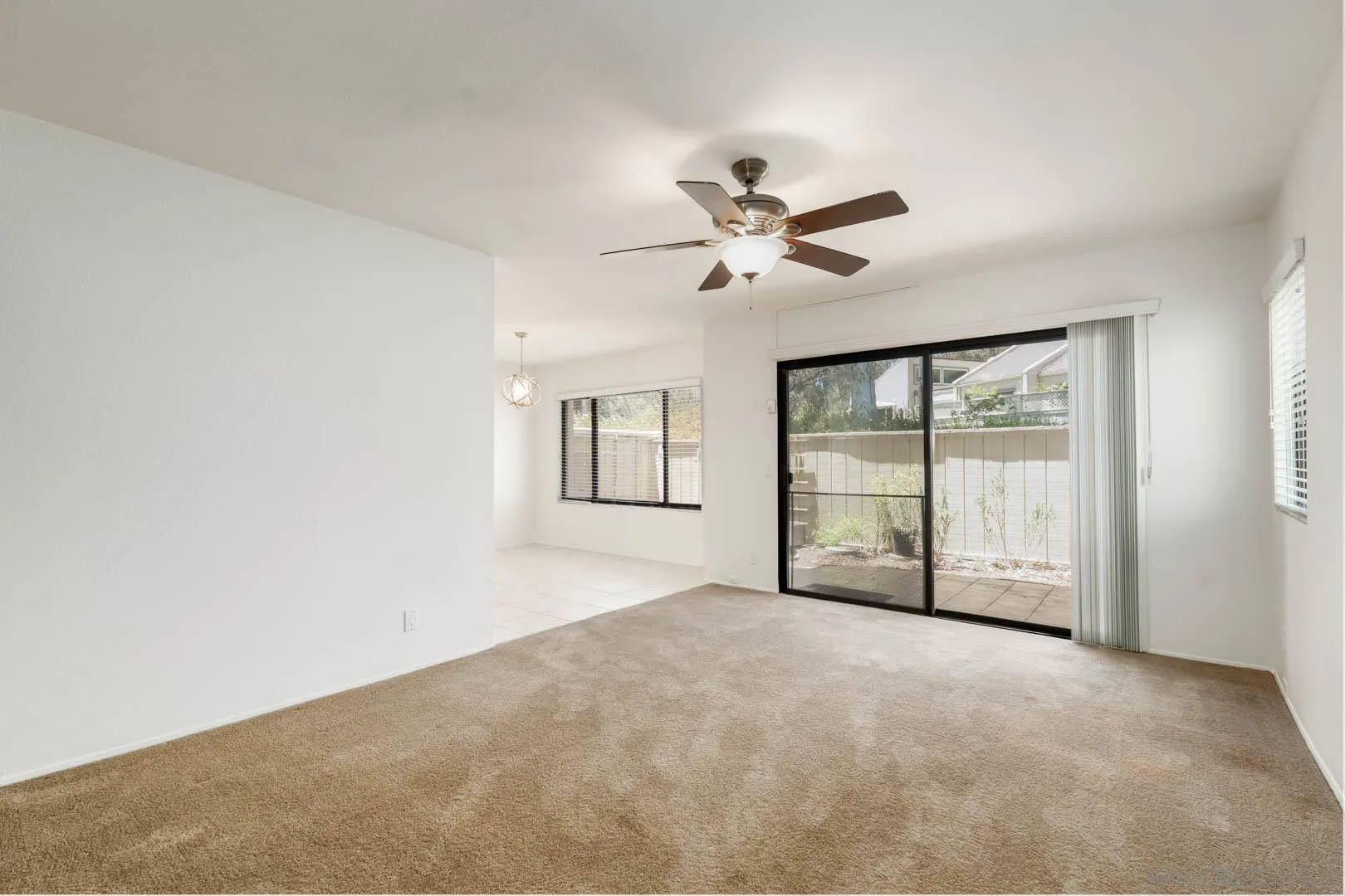 https://cdn.realtyfeed.com/cdn/127/260014233/efb9a98f3d1cb6c325840bc7bc675bbf.webp