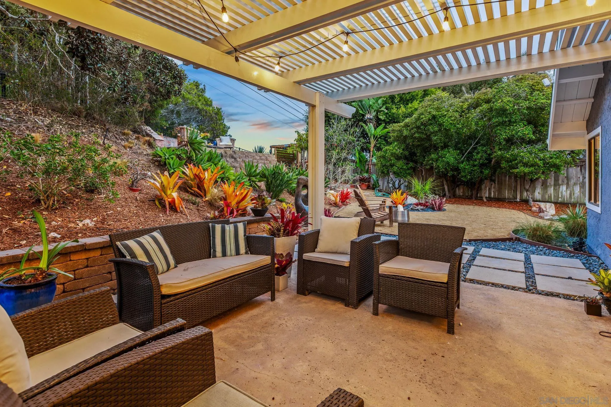 https://cdn.realtyfeed.com/cdn/127/260014238/4849c685894b75a2cec2dd6bd47636ae.webp
