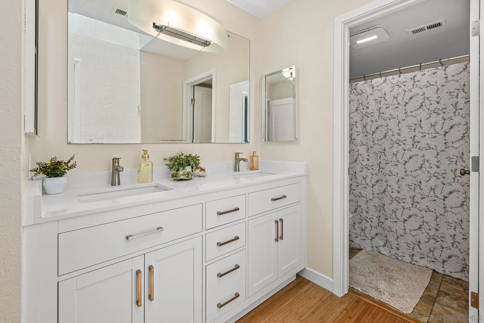 https://cdn.realtyfeed.com/cdn/127/260014238/78d510f10896b054179f86ead8862b2c.webp
