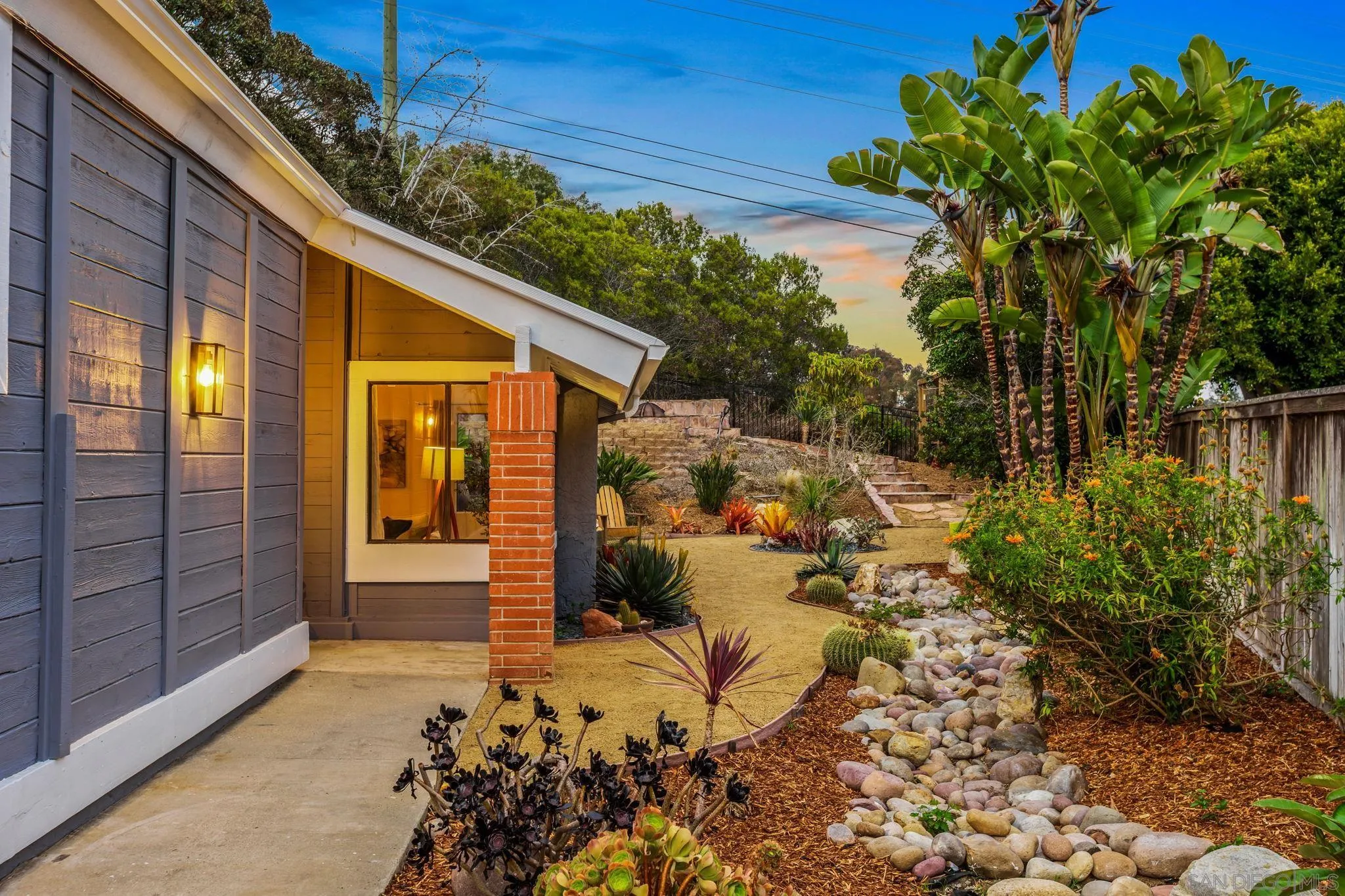 https://cdn.realtyfeed.com/cdn/127/260014238/9a85db26901824bcf2264293d414eca8.webp