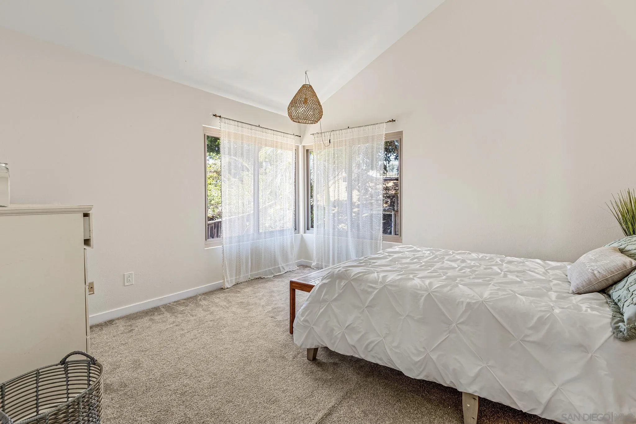 https://cdn.realtyfeed.com/cdn/127/260014238/b5a2dfccb62bc3d7db41fa3742a72342.webp