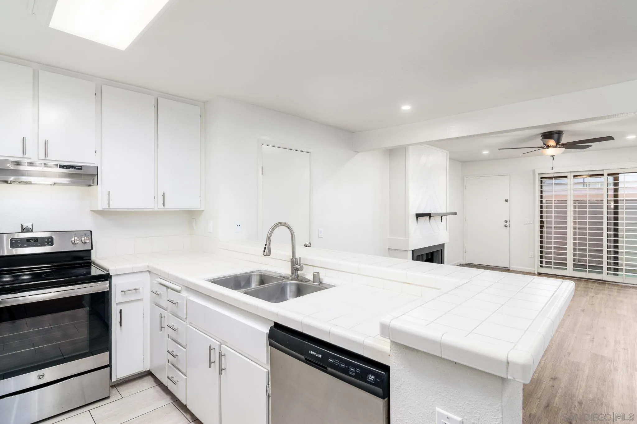 Photo #12: 260014239 Listing: Photo #12