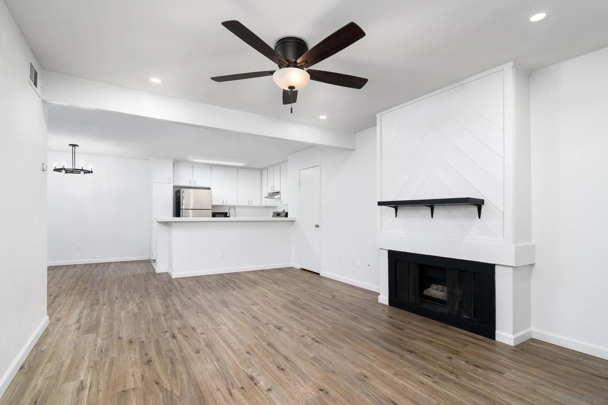 Photo #1: 260014239 Listing: Photo #1