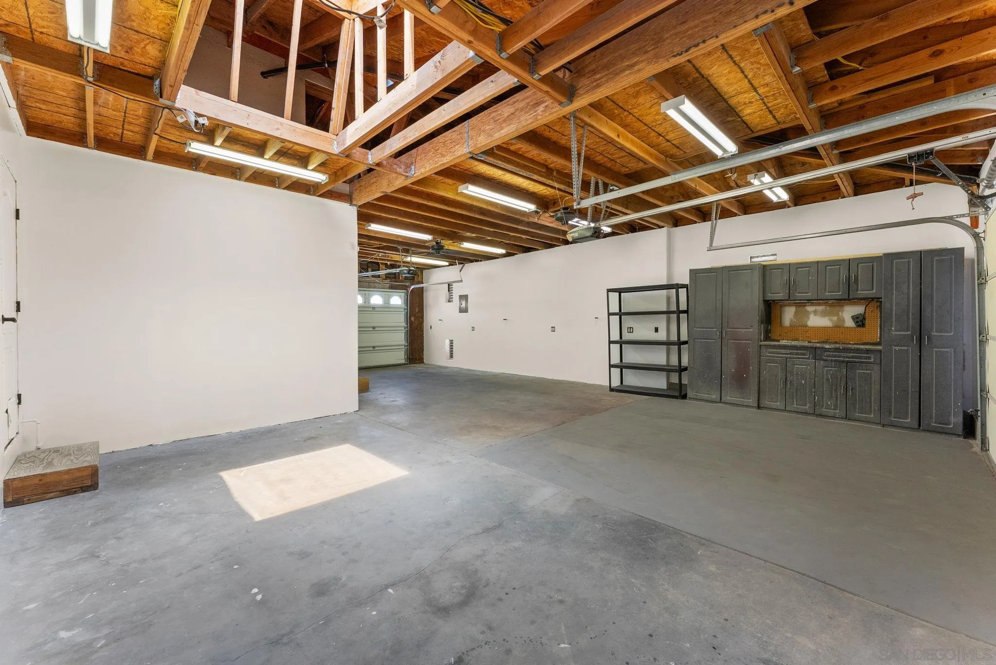 https://cdn.realtyfeed.com/cdn/127/260014240/050353f7cdbf9ab8da16ff3c794a2e69.webp