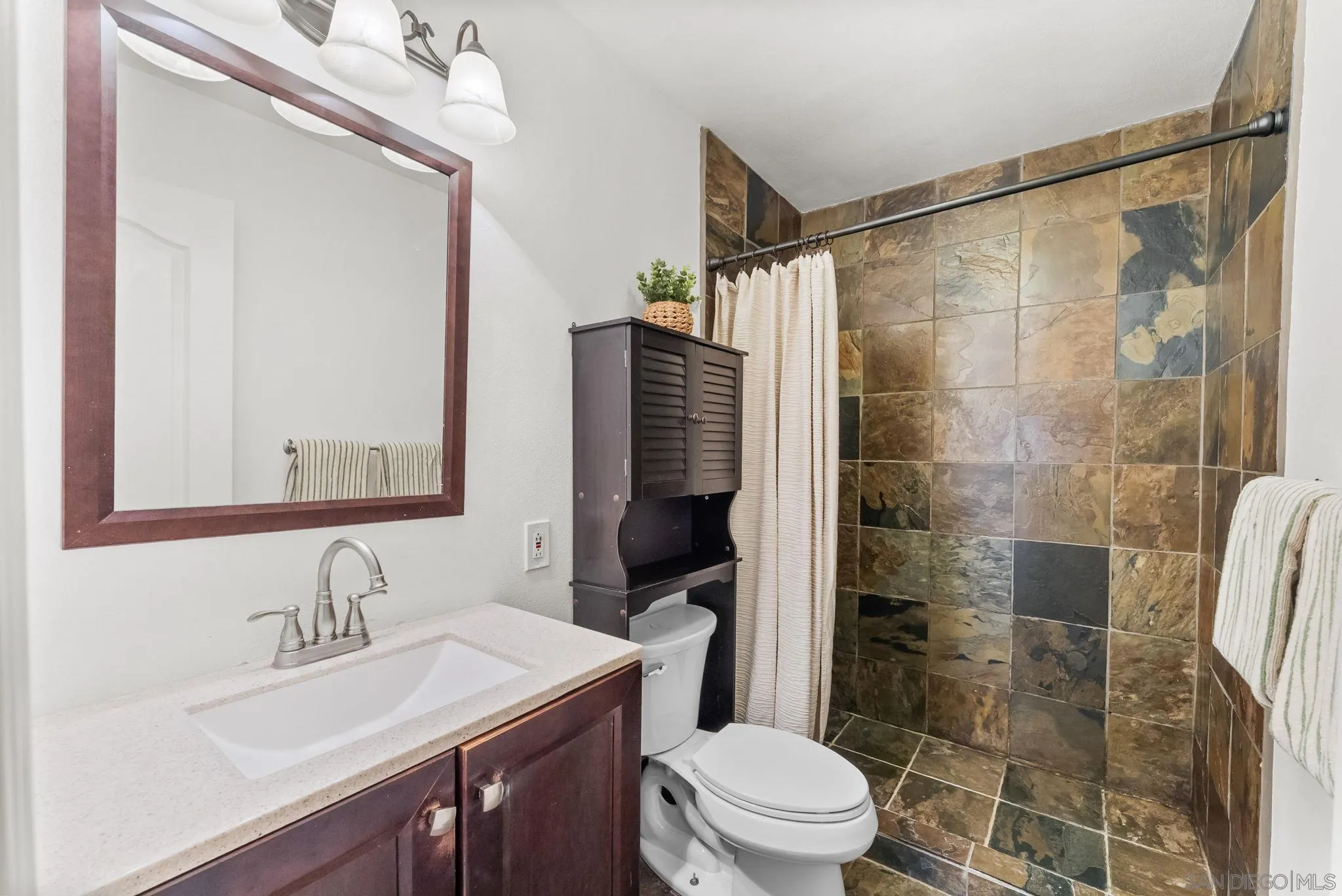 https://cdn.realtyfeed.com/cdn/127/260014240/20d9fd397cc24603380a84fe1b276014.webp
