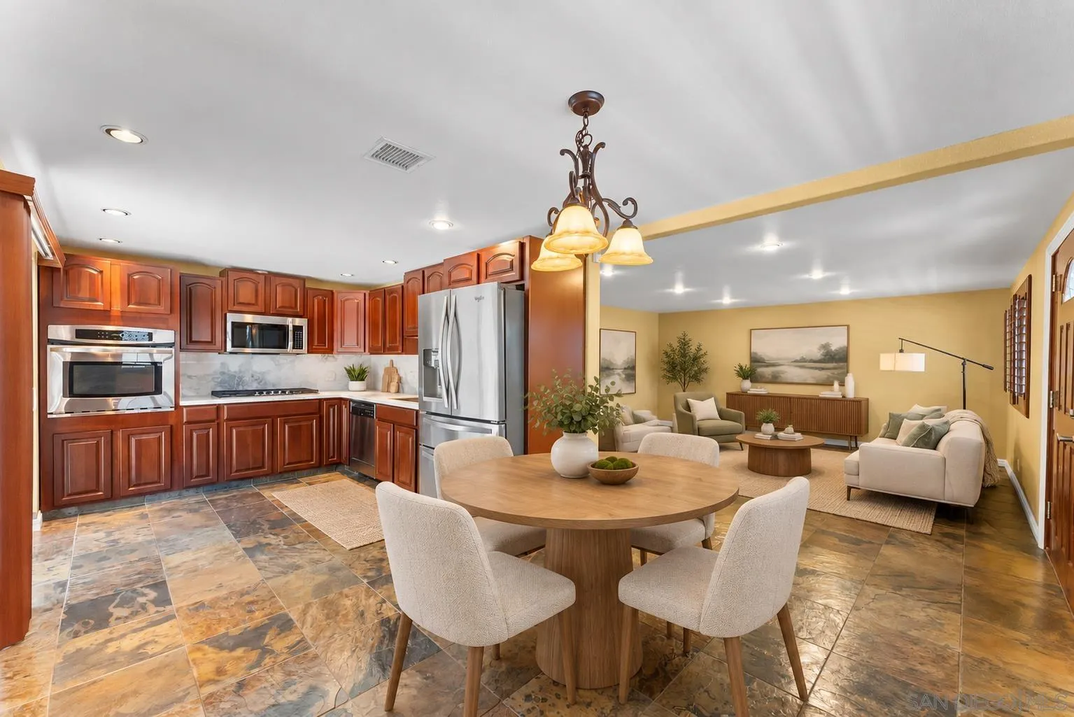 https://cdn.realtyfeed.com/cdn/127/260014240/210feb37dbbd655c37d63ed42490ddac.webp