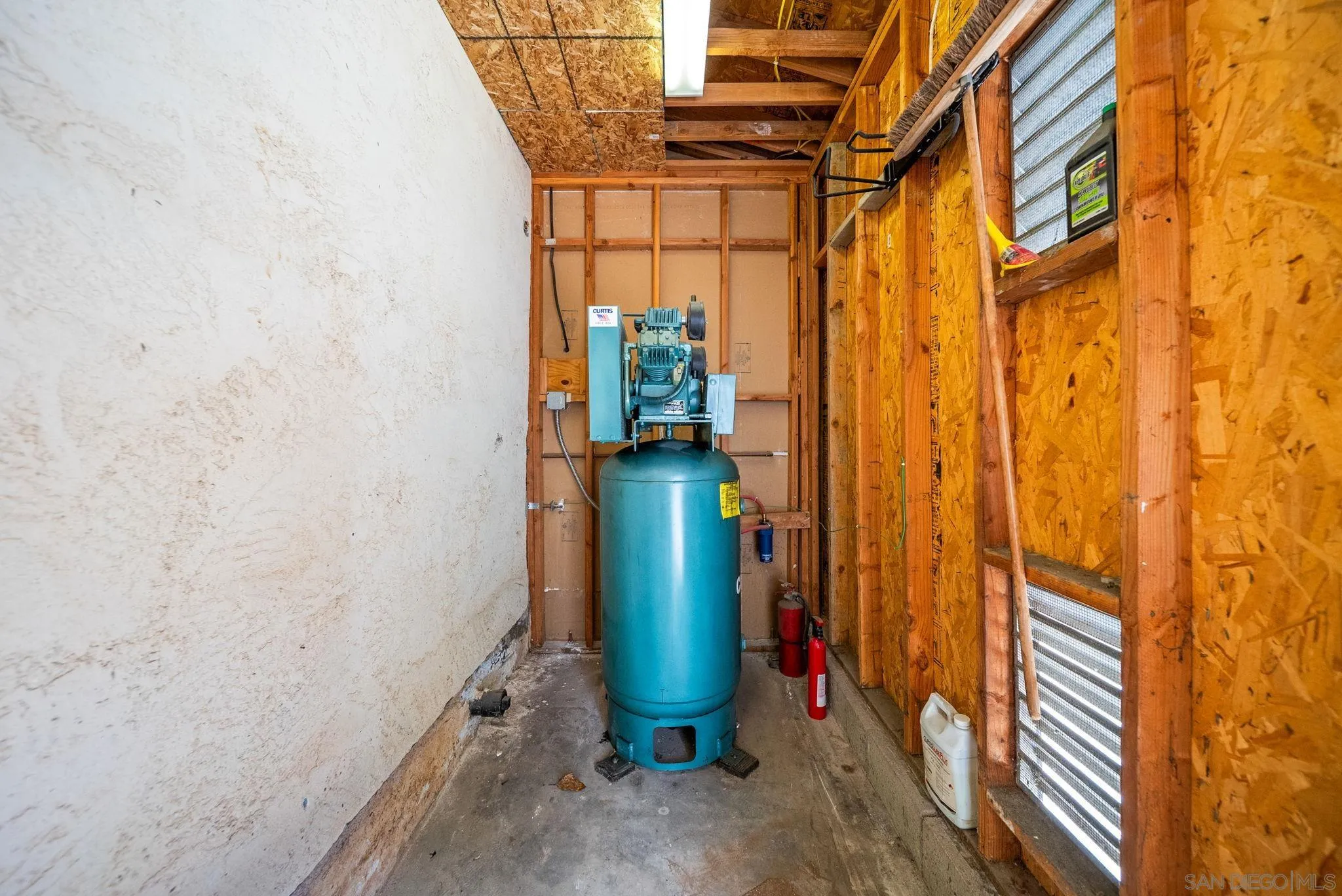 https://cdn.realtyfeed.com/cdn/127/260014240/27900cac5e880b0dda2d76e421accff8.webp
