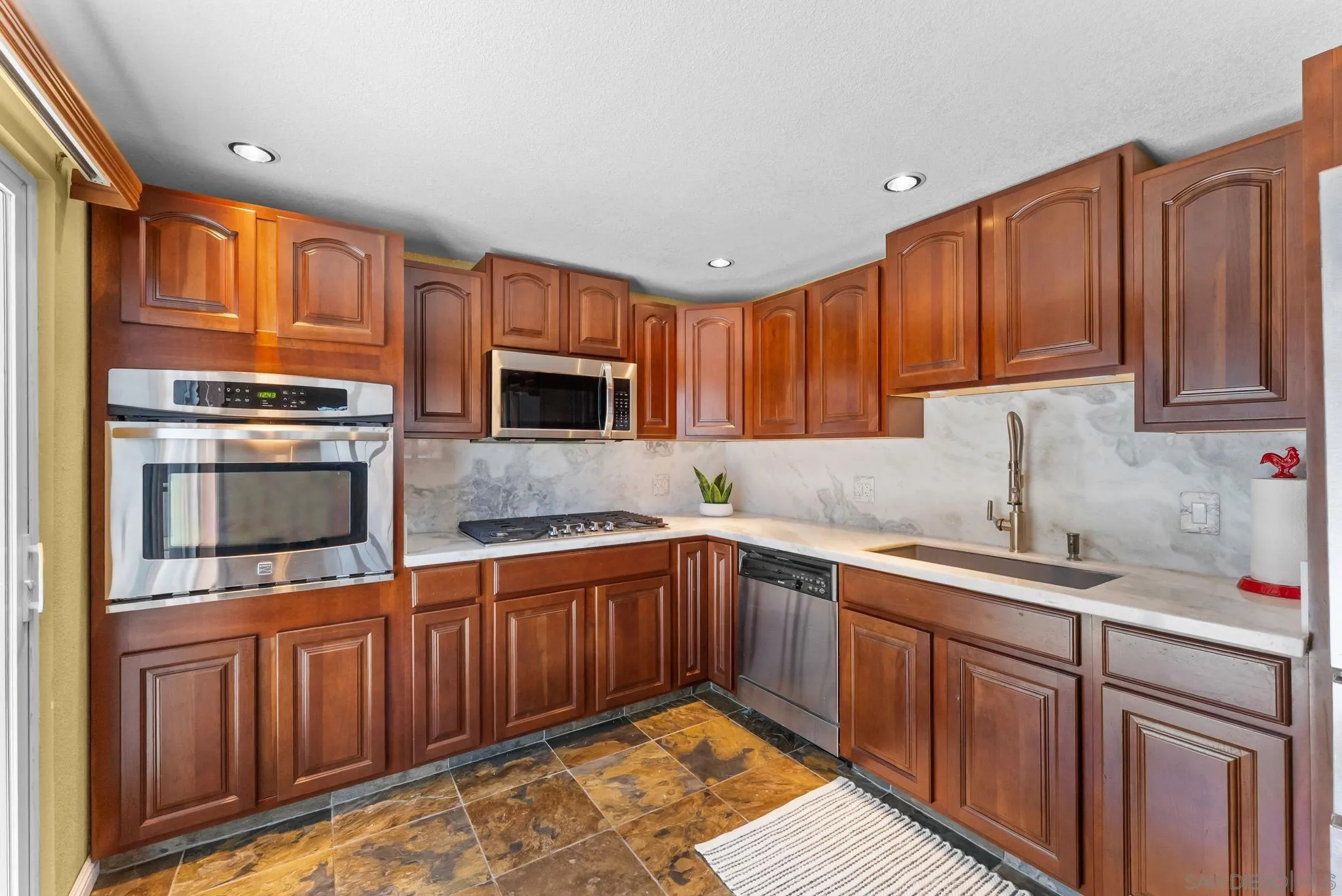 https://cdn.realtyfeed.com/cdn/127/260014240/2ae68ec22e31d19dec976d57c02a0ea7.webp