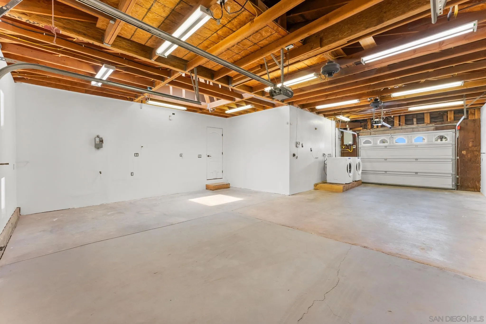https://cdn.realtyfeed.com/cdn/127/260014240/377717b0d462c5d217afc5bf03905c84.webp