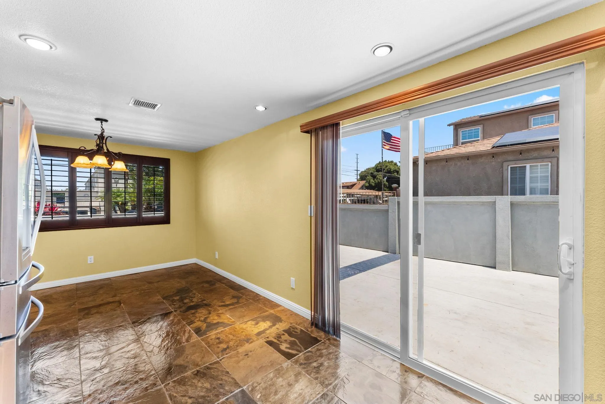 https://cdn.realtyfeed.com/cdn/127/260014240/58681870ea895d4f6e7e08149ab845c8.webp