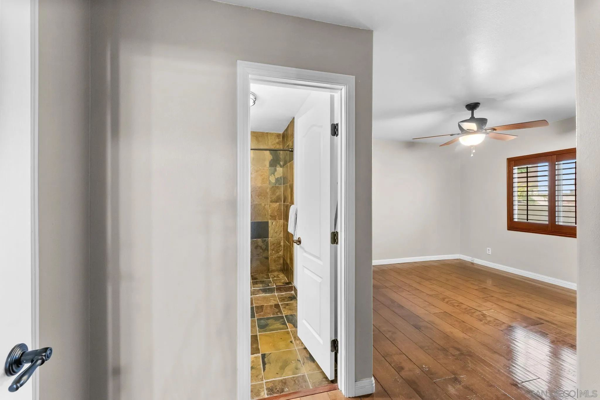 https://cdn.realtyfeed.com/cdn/127/260014240/95b8ce79a9a1a3a76457ce8cfc83d3b0.webp