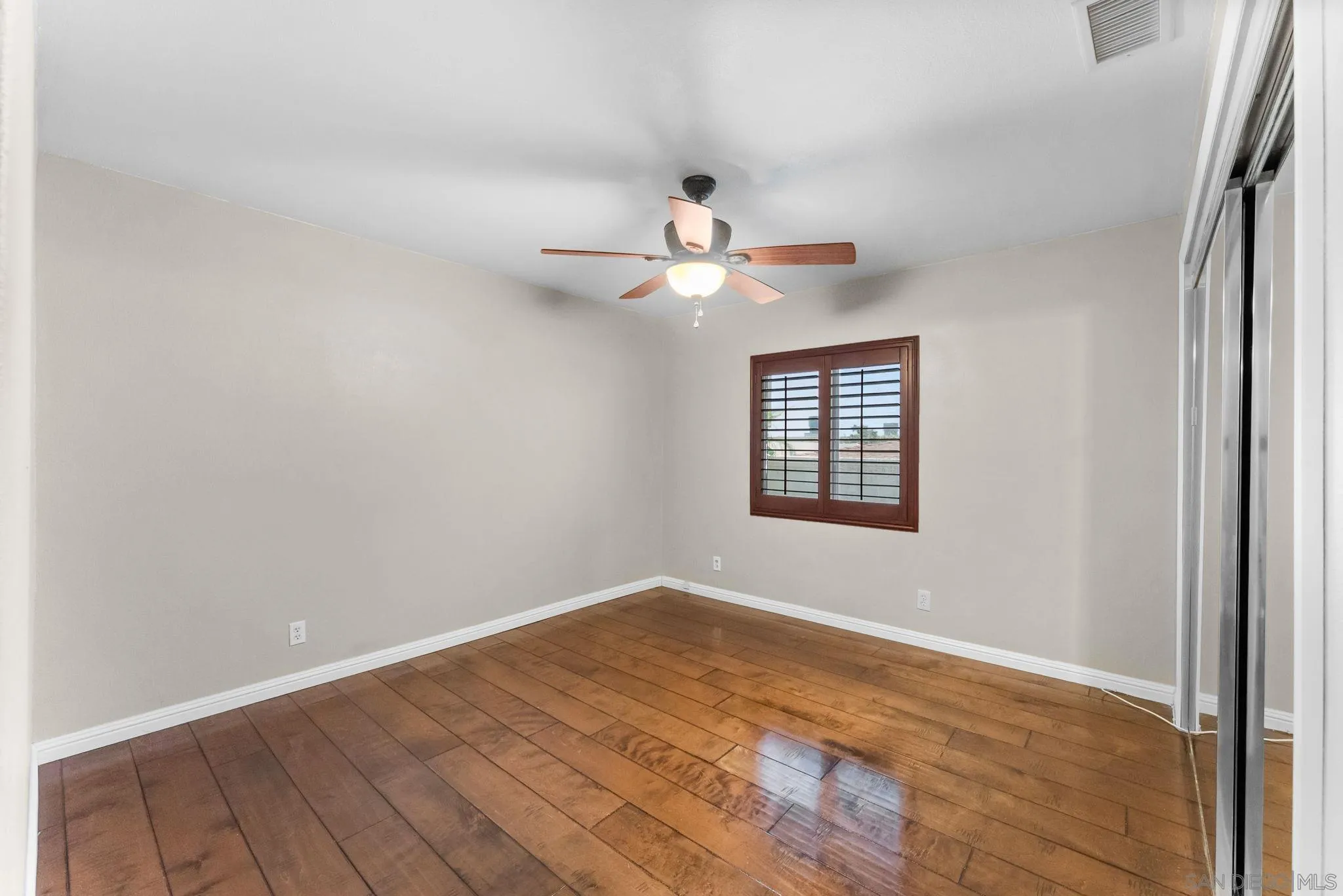 https://cdn.realtyfeed.com/cdn/127/260014240/b4a26322c8c5b162e44568865661dcc8.webp