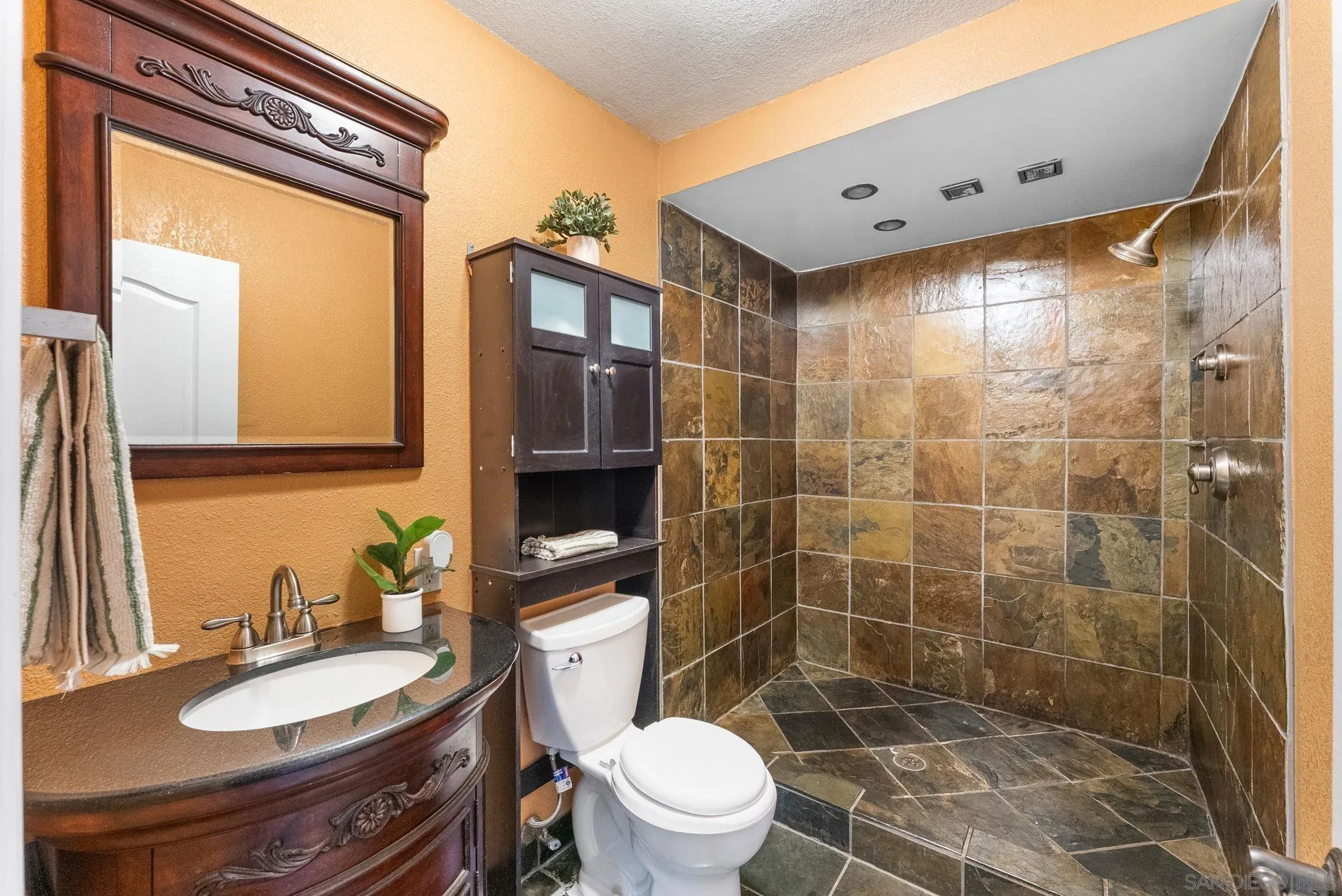 https://cdn.realtyfeed.com/cdn/127/260014240/b7c124cee8bad5bed385412af1a0b734.webp