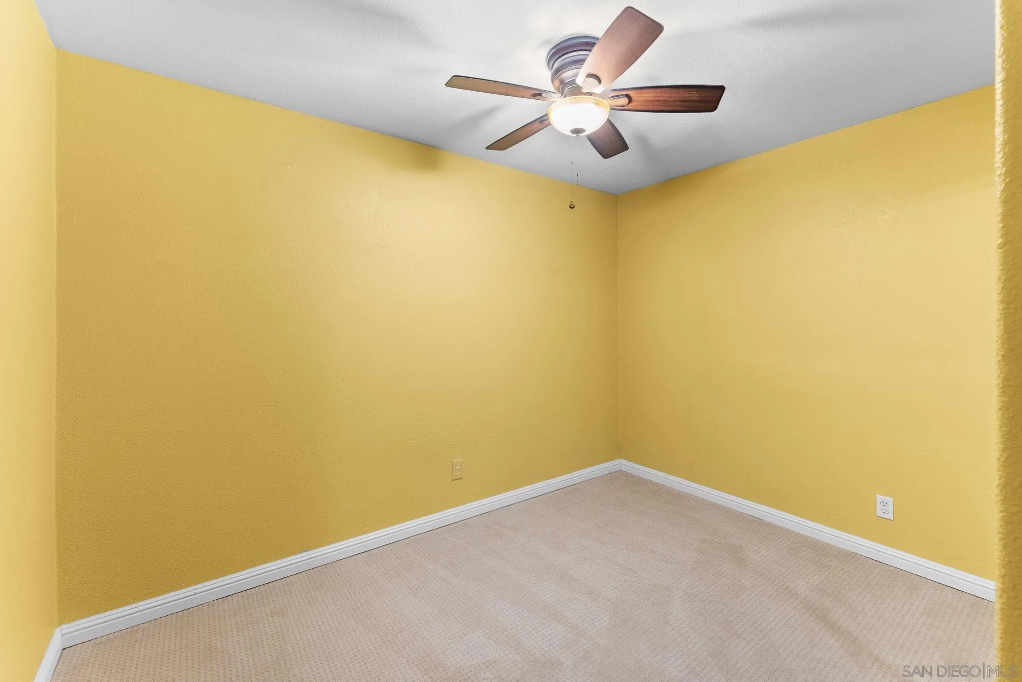 https://cdn.realtyfeed.com/cdn/127/260014240/ebf221a1adf3ac476091ff91ead0d859.webp