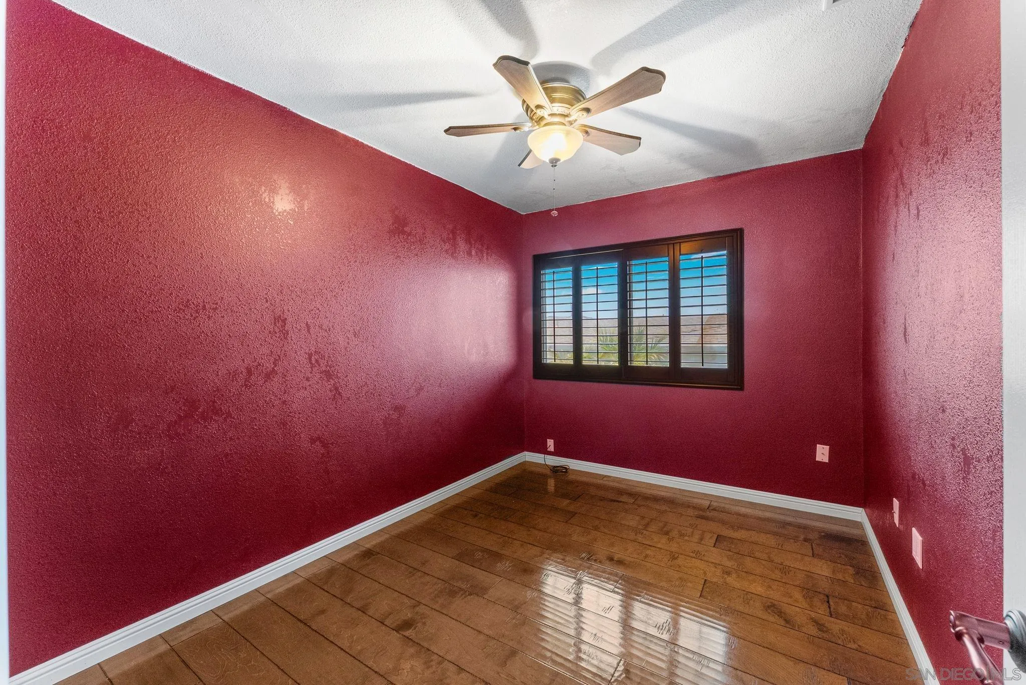 https://cdn.realtyfeed.com/cdn/127/260014240/f4e9f6bb5f9faa46b2eb18bc22a3c401.webp