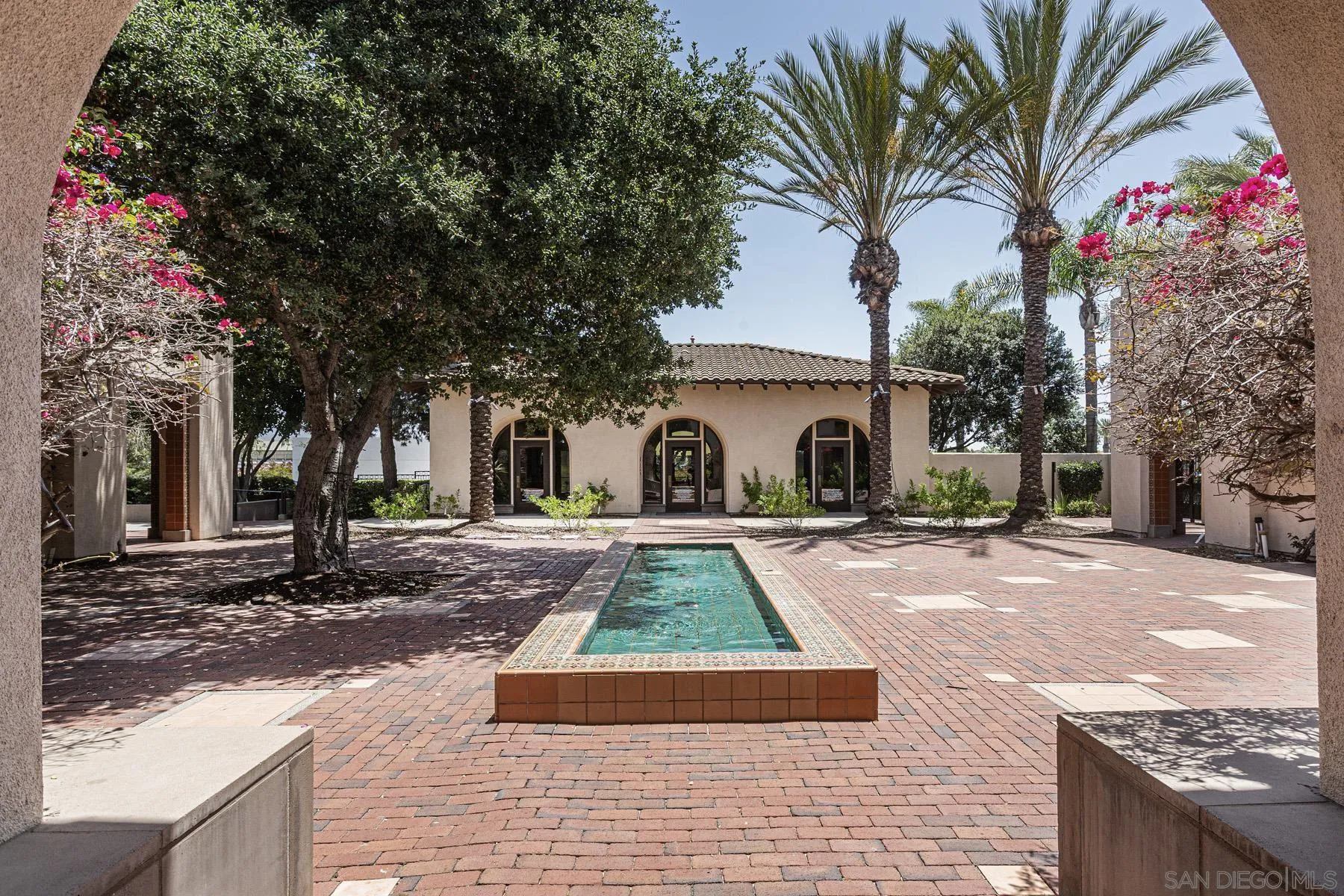 https://cdn.realtyfeed.com/cdn/127/260014242/1c4cb2aa9a0a2696ad7c58f5ae1aa10f.webp