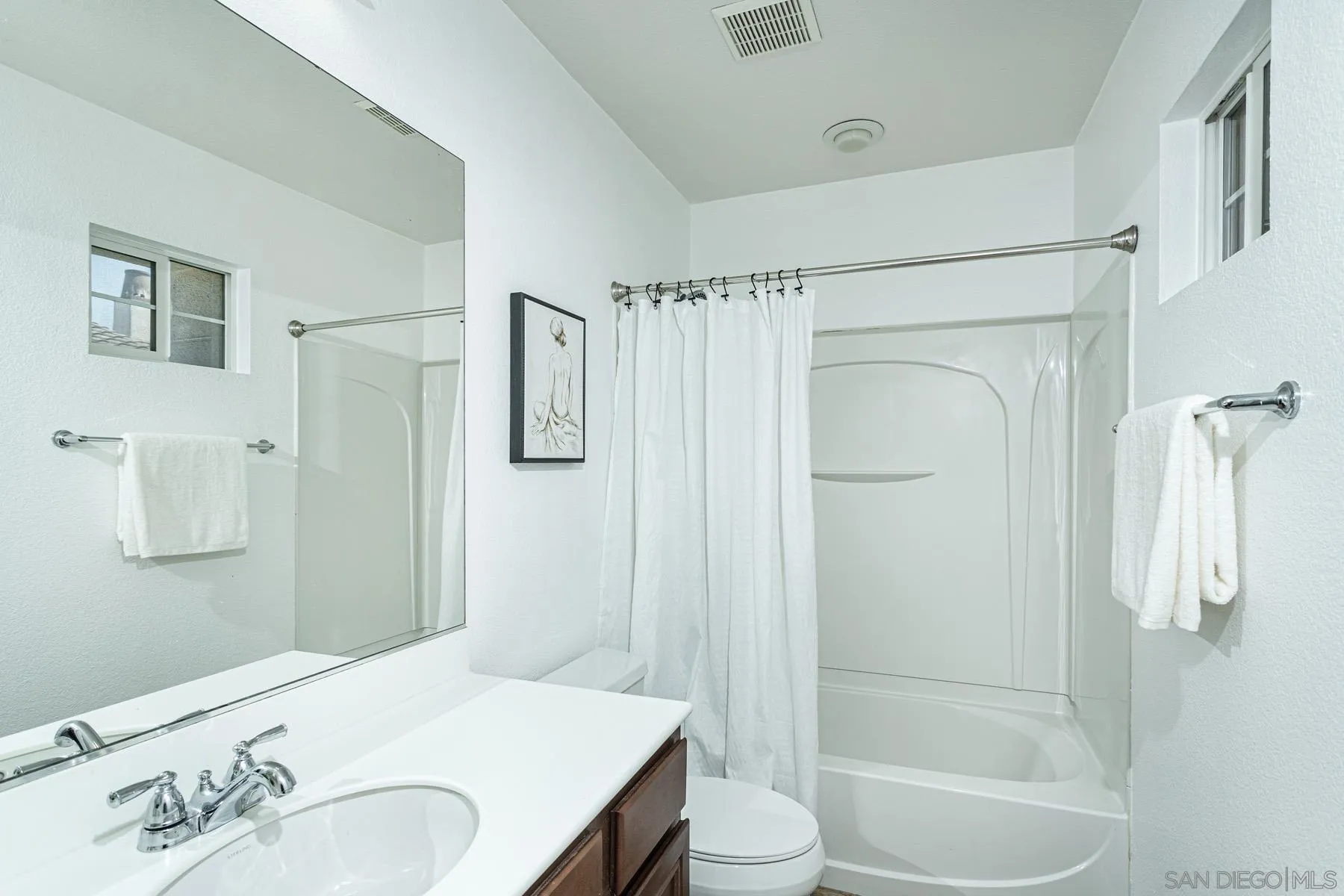 https://cdn.realtyfeed.com/cdn/127/260014242/22c3c17046bbb068463a31a4d3dc2fae.webp