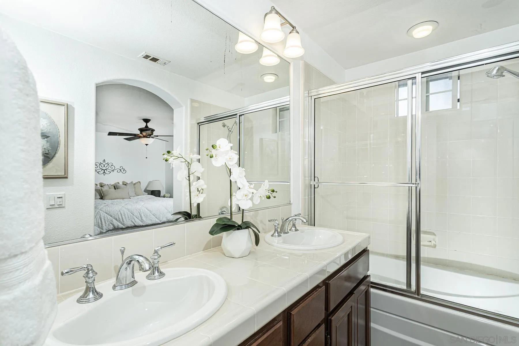https://cdn.realtyfeed.com/cdn/127/260014242/4ce398e2c3d34d68571d654a1375eee8.webp