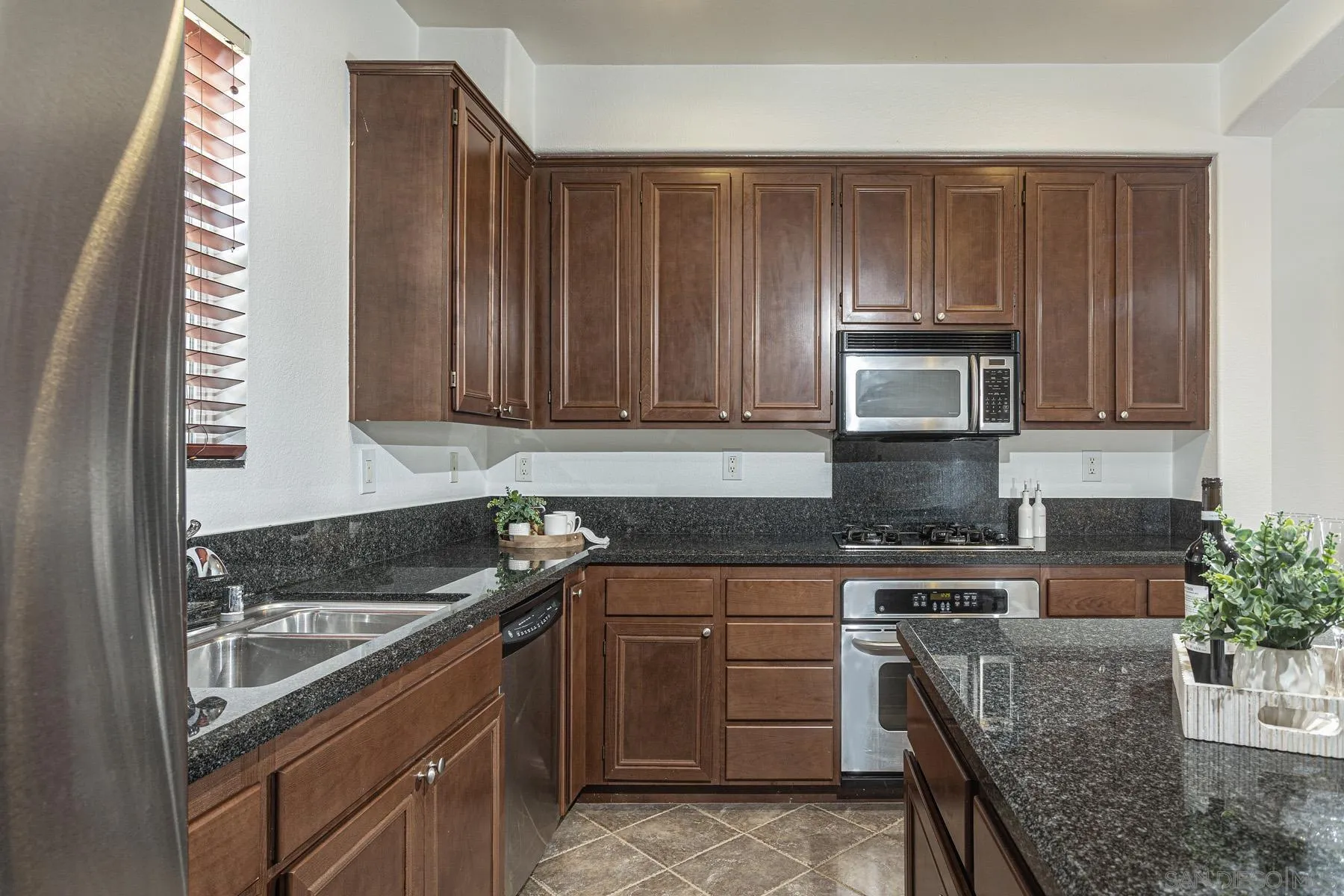 https://cdn.realtyfeed.com/cdn/127/260014242/736c140b86a12888a0e363d2d9e7bb14.webp
