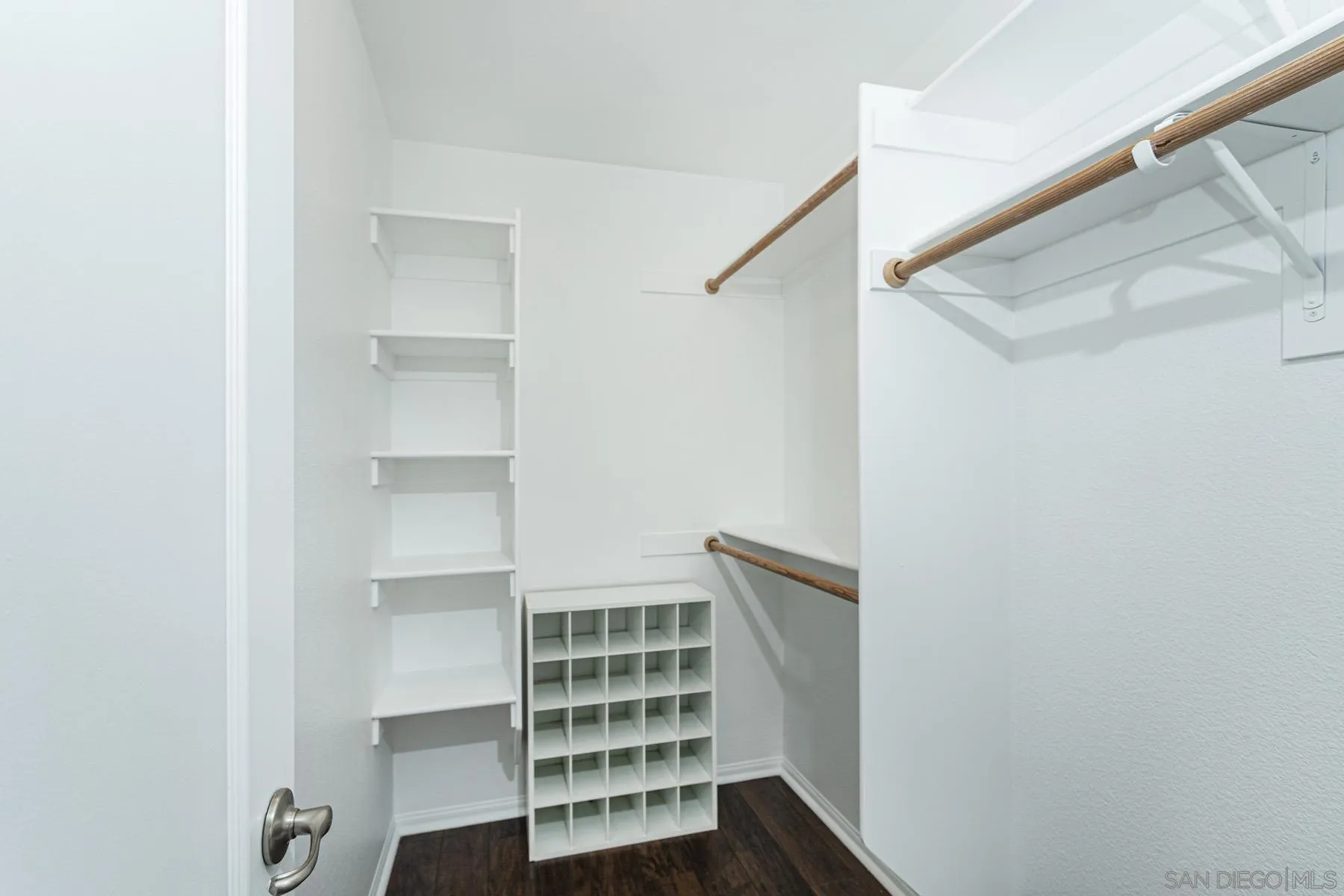 https://cdn.realtyfeed.com/cdn/127/260014242/8c1c6f3027d83645ba9b9b4b60ab20c7.webp