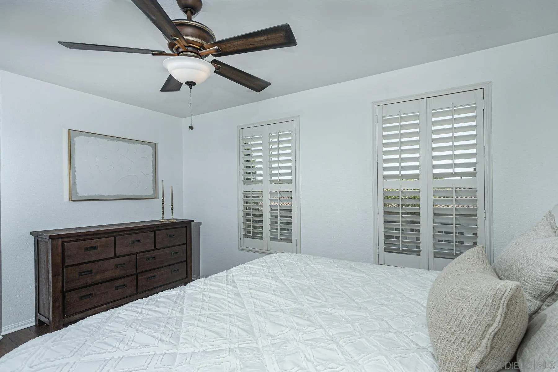 https://cdn.realtyfeed.com/cdn/127/260014242/986adcb6852d4eb85b28b6bd478c7711.webp