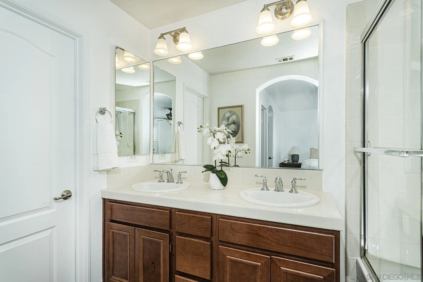 https://cdn.realtyfeed.com/cdn/127/260014242/bcaf38499600815e0a38f9a359f62584.webp