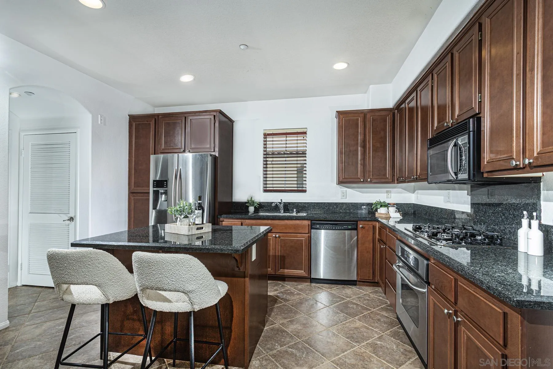 https://cdn.realtyfeed.com/cdn/127/260014242/dee33a96d8e088139a71150f35641570.webp