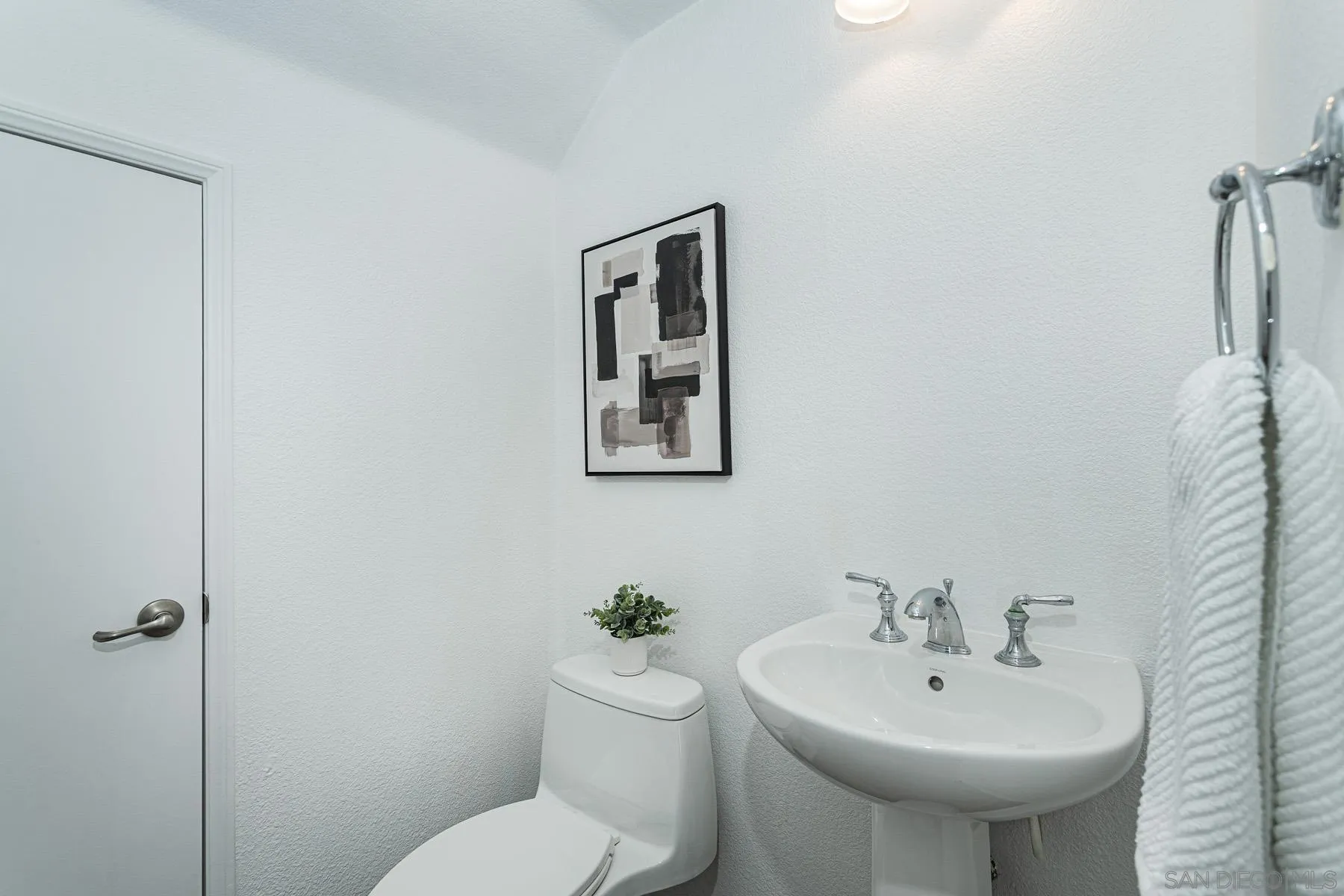 https://cdn.realtyfeed.com/cdn/127/260014242/e751a13df12c8518369f76941caaaa06.webp
