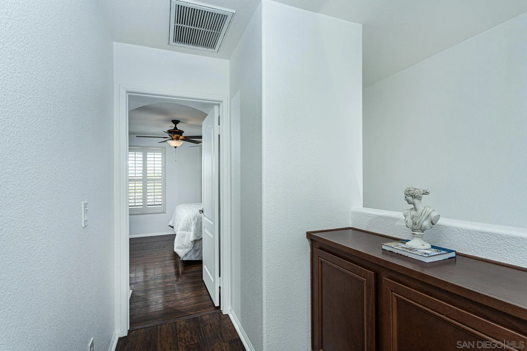 https://cdn.realtyfeed.com/cdn/127/260014242/ea03640bbe7053beb4d1417dda04e1a0.webp