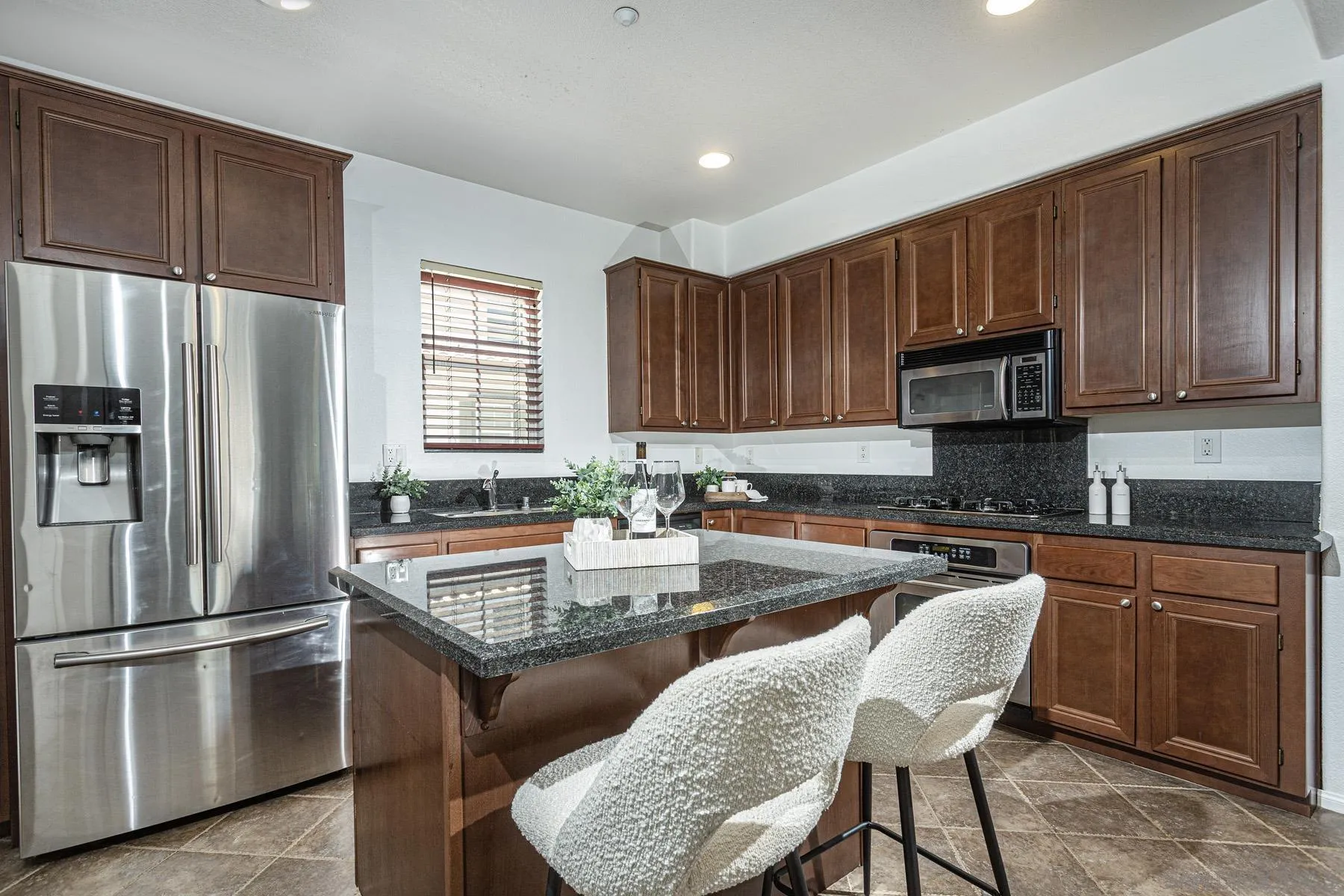 https://cdn.realtyfeed.com/cdn/127/260014242/f42d64cfc1942336bca6a3d95c2df924.webp