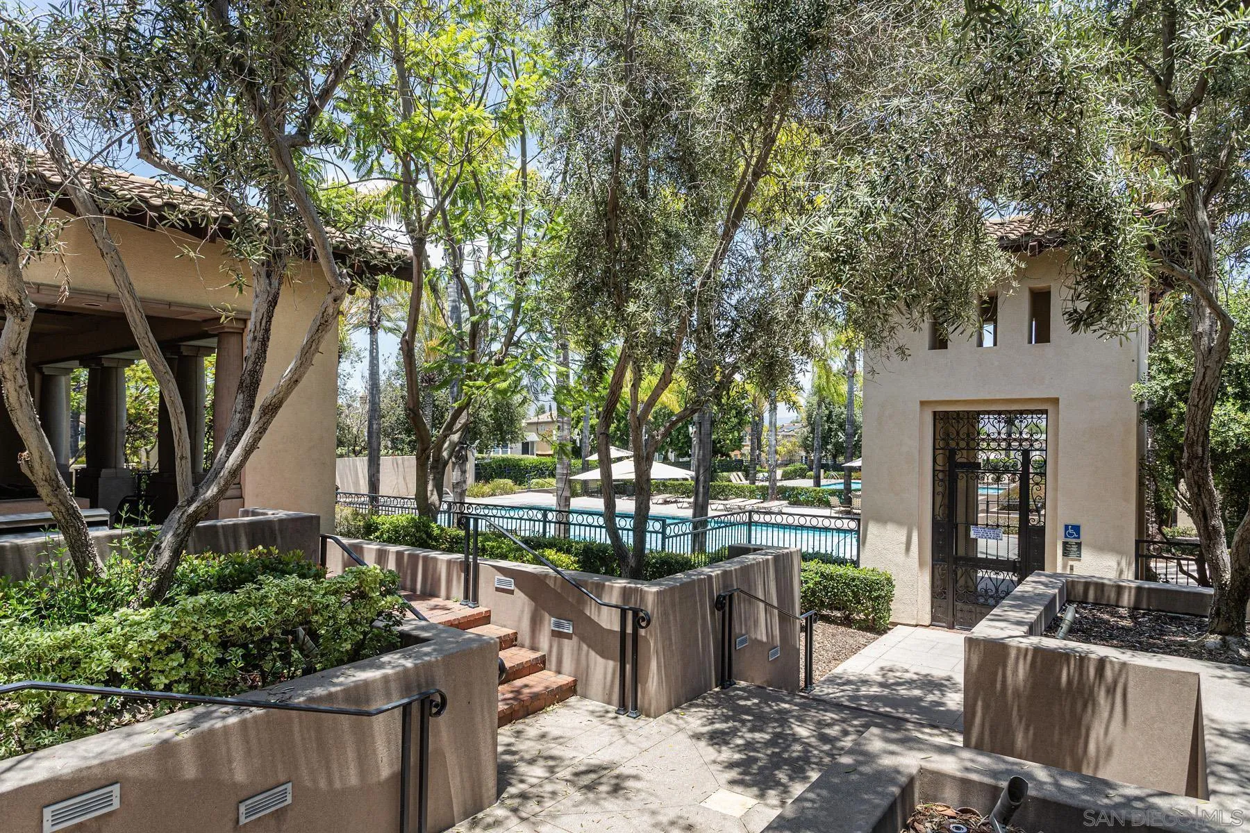 https://cdn.realtyfeed.com/cdn/127/260014242/f6f8f9d4cb6e69cfeaa868f3158ef1e6.webp